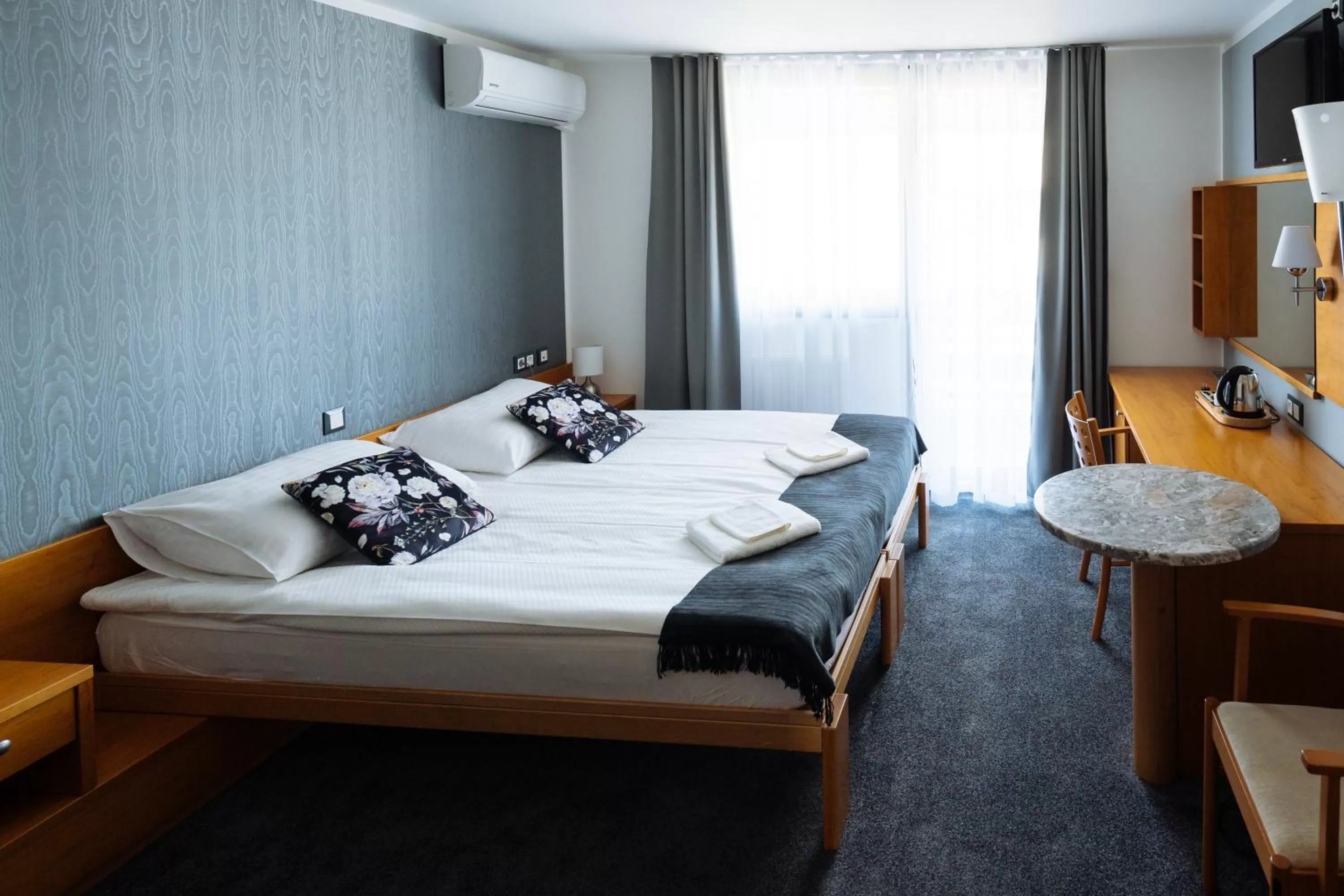 Photo of the whole room, Bed in Hotel GH Kolinska