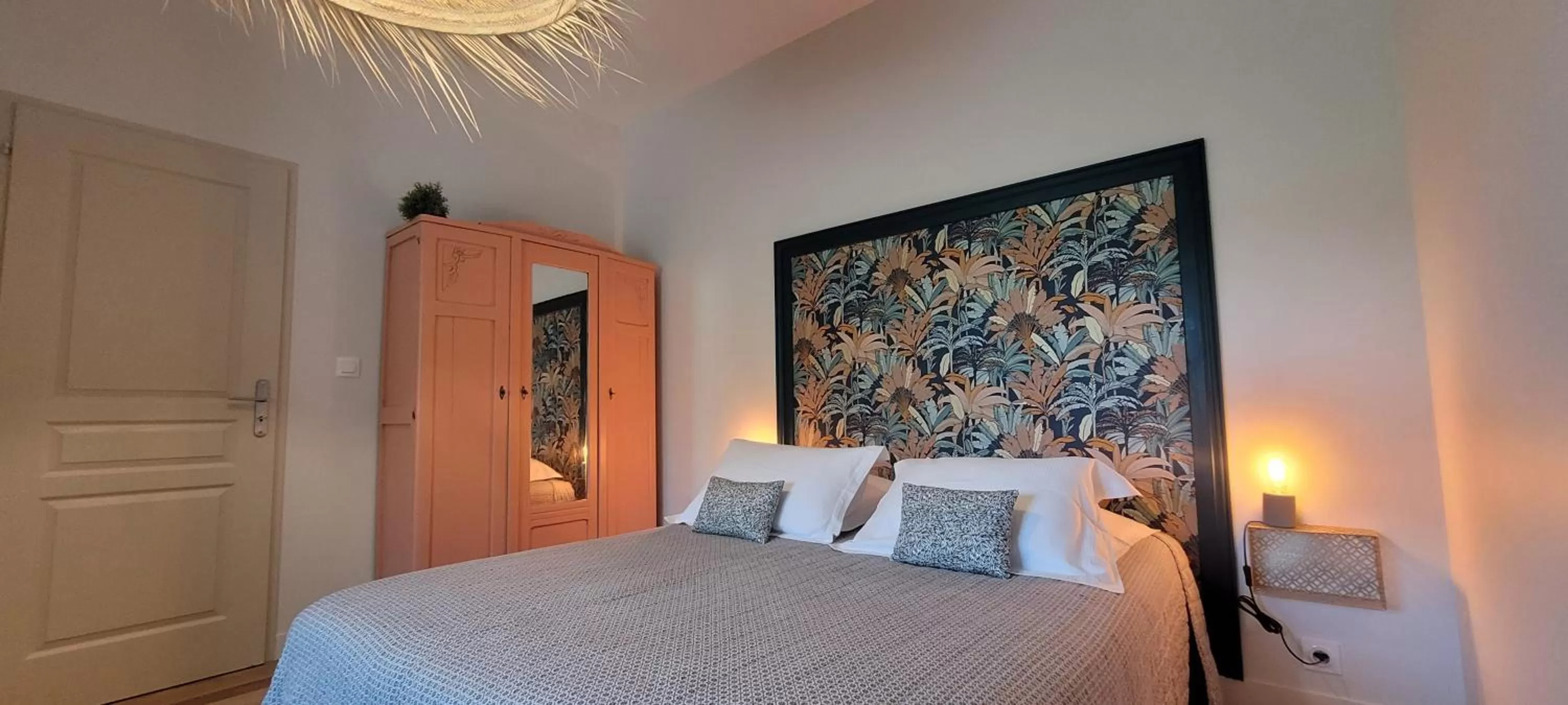 Photo of the whole room, Bed in Au Do'Mayne des Bouilles - Spa & Piscine