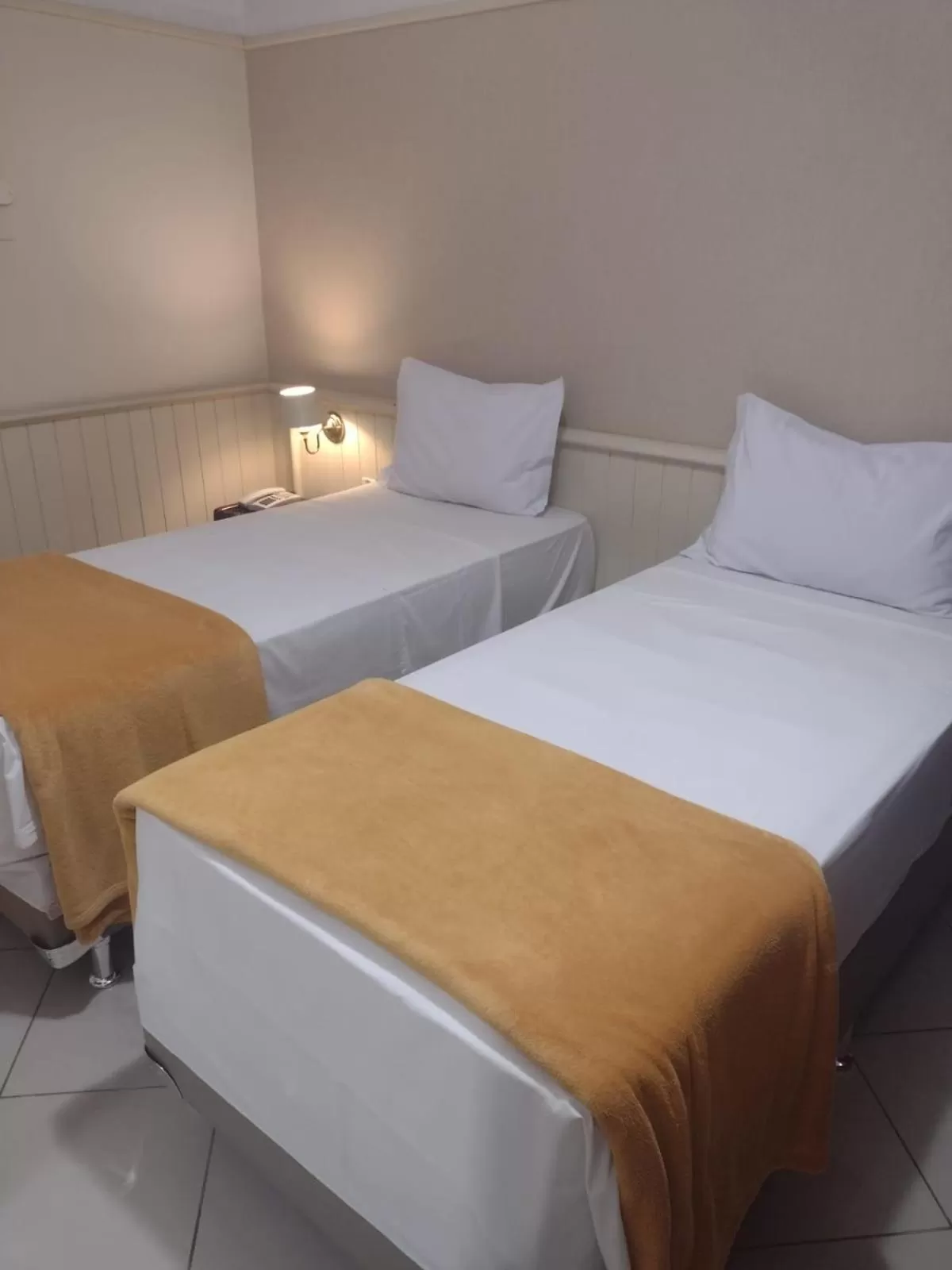 Bed in Travel Inn Saint Charles