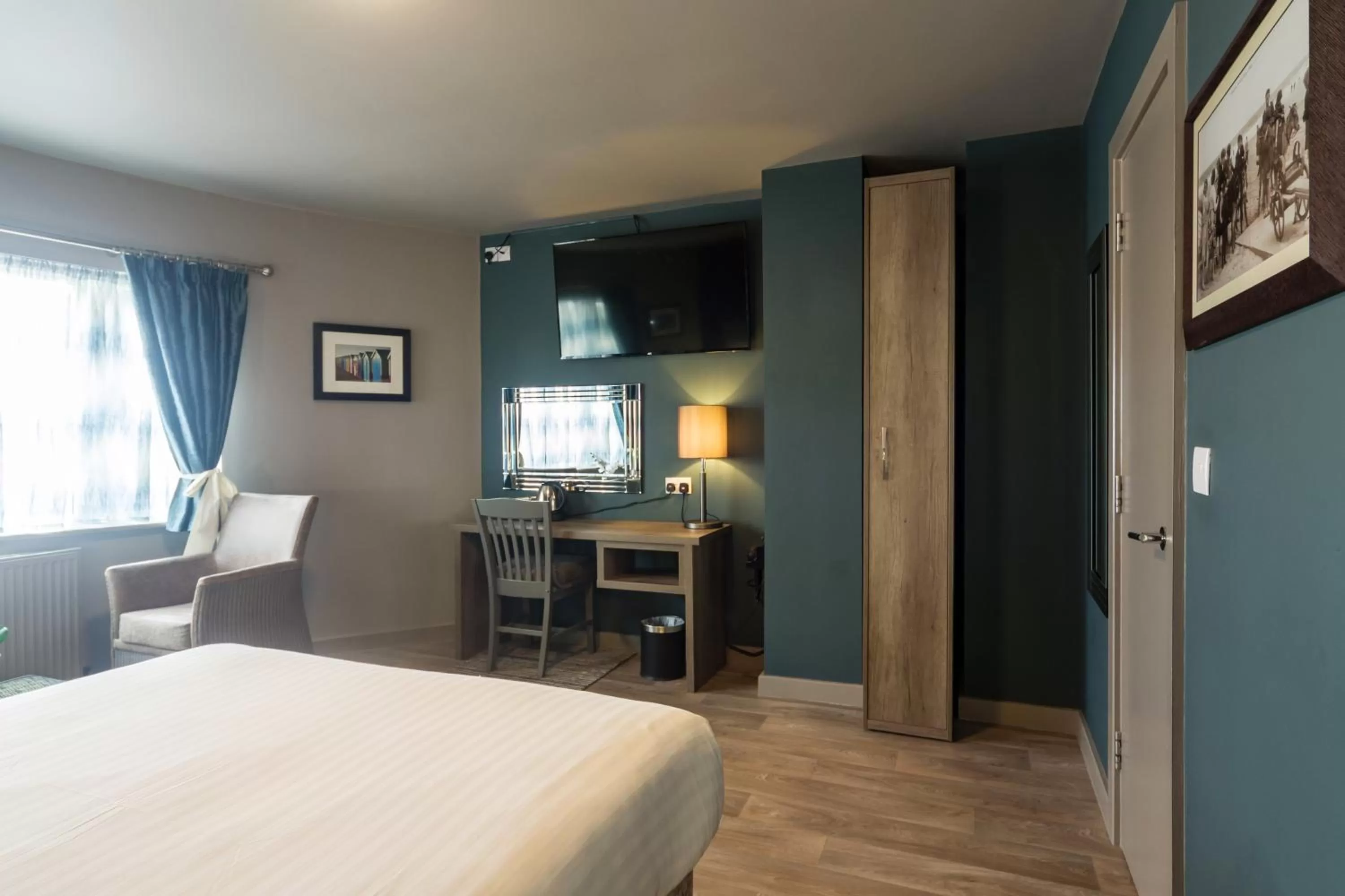 Photo of the whole room, Bed in Hotel No 8