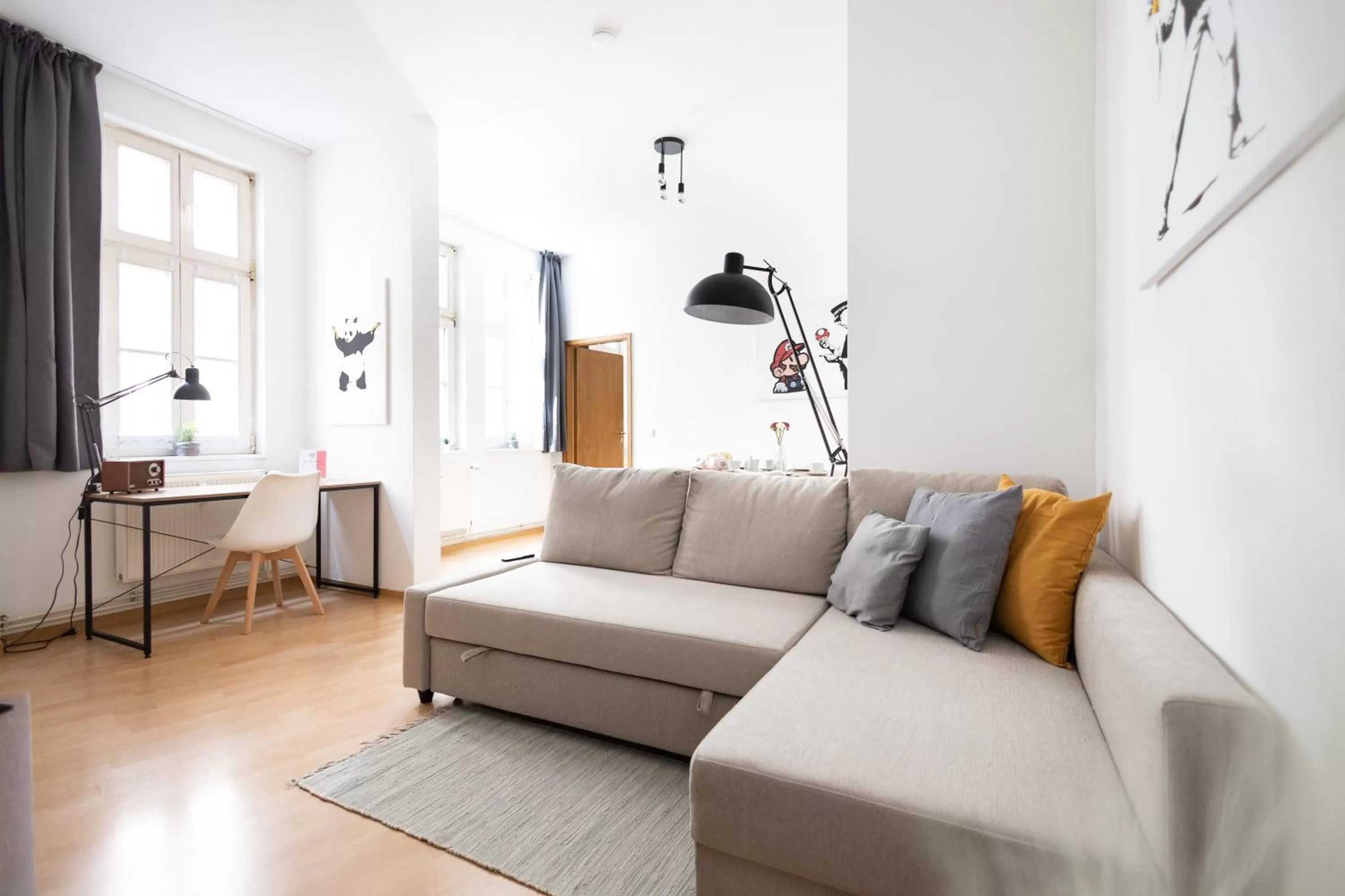 Living room, Seating Area in Ko-Living Space an der Oper - Street Art Design Apartments