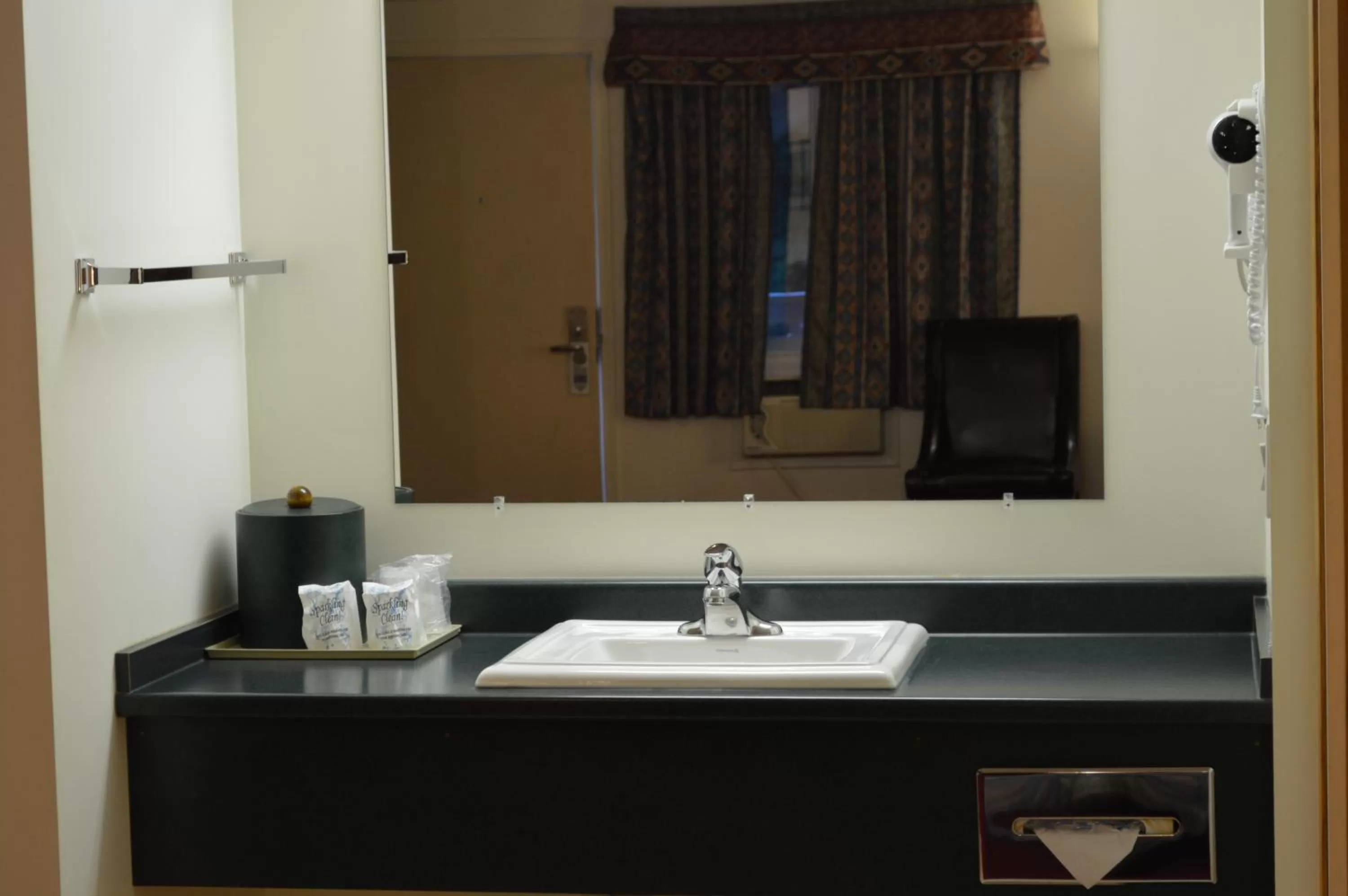 Bedroom, Bathroom in Western Traveller Motel