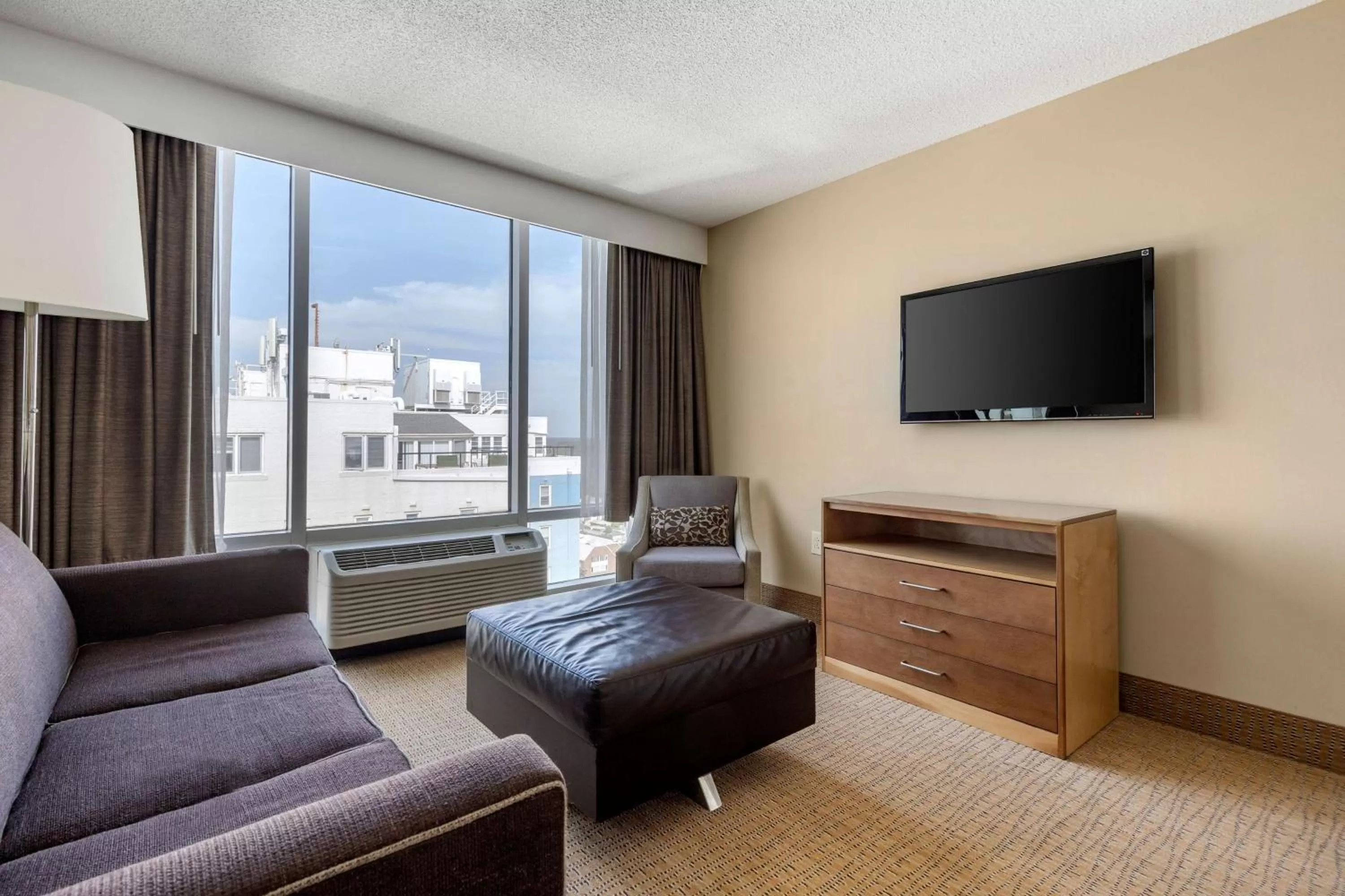 Living room in Hilton Vacation Club Ocean Beach Club Virginia Beach