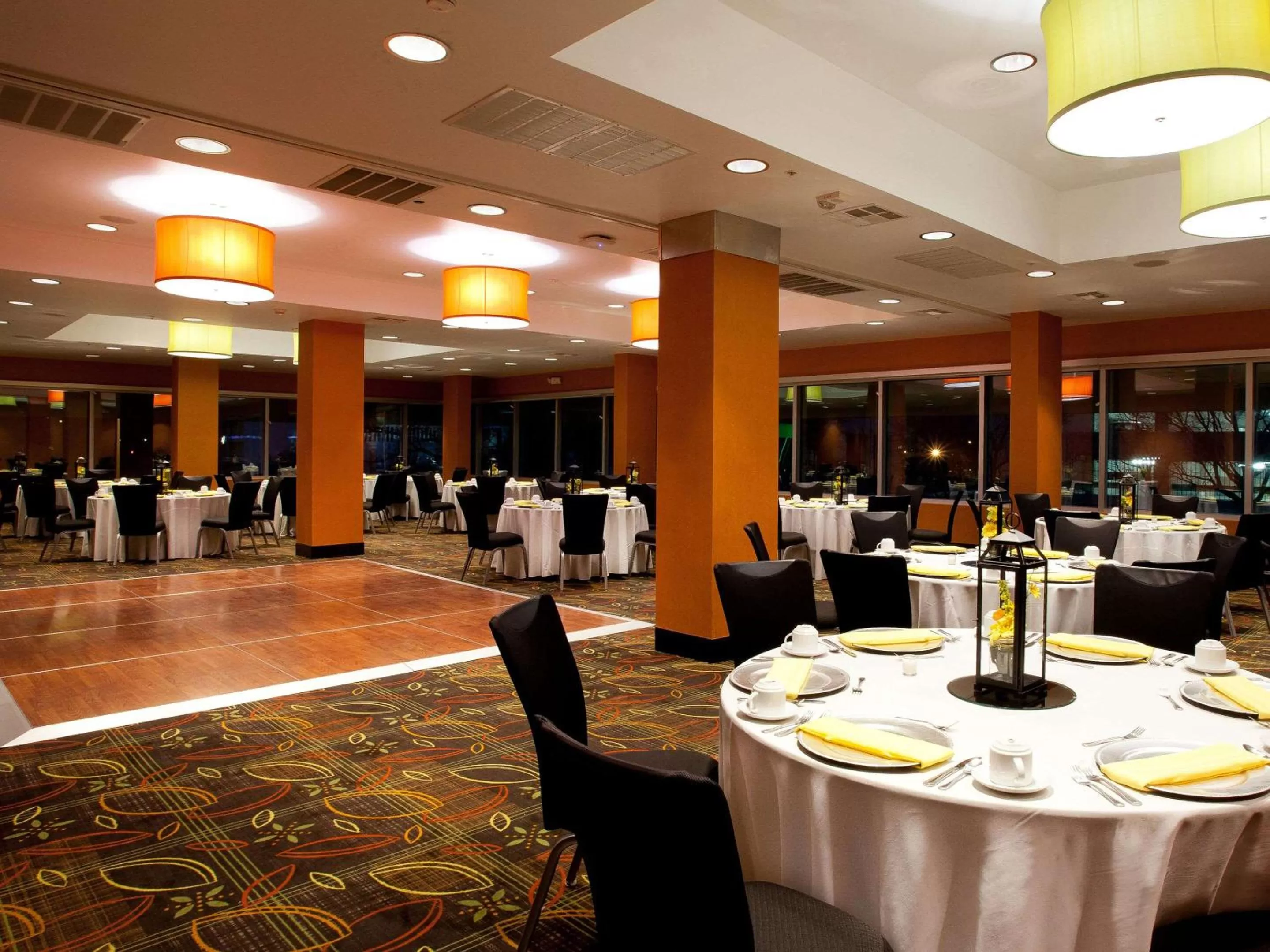 On site, Restaurant/Places to Eat in 17 West Hotel, Ascend Hotel Collection