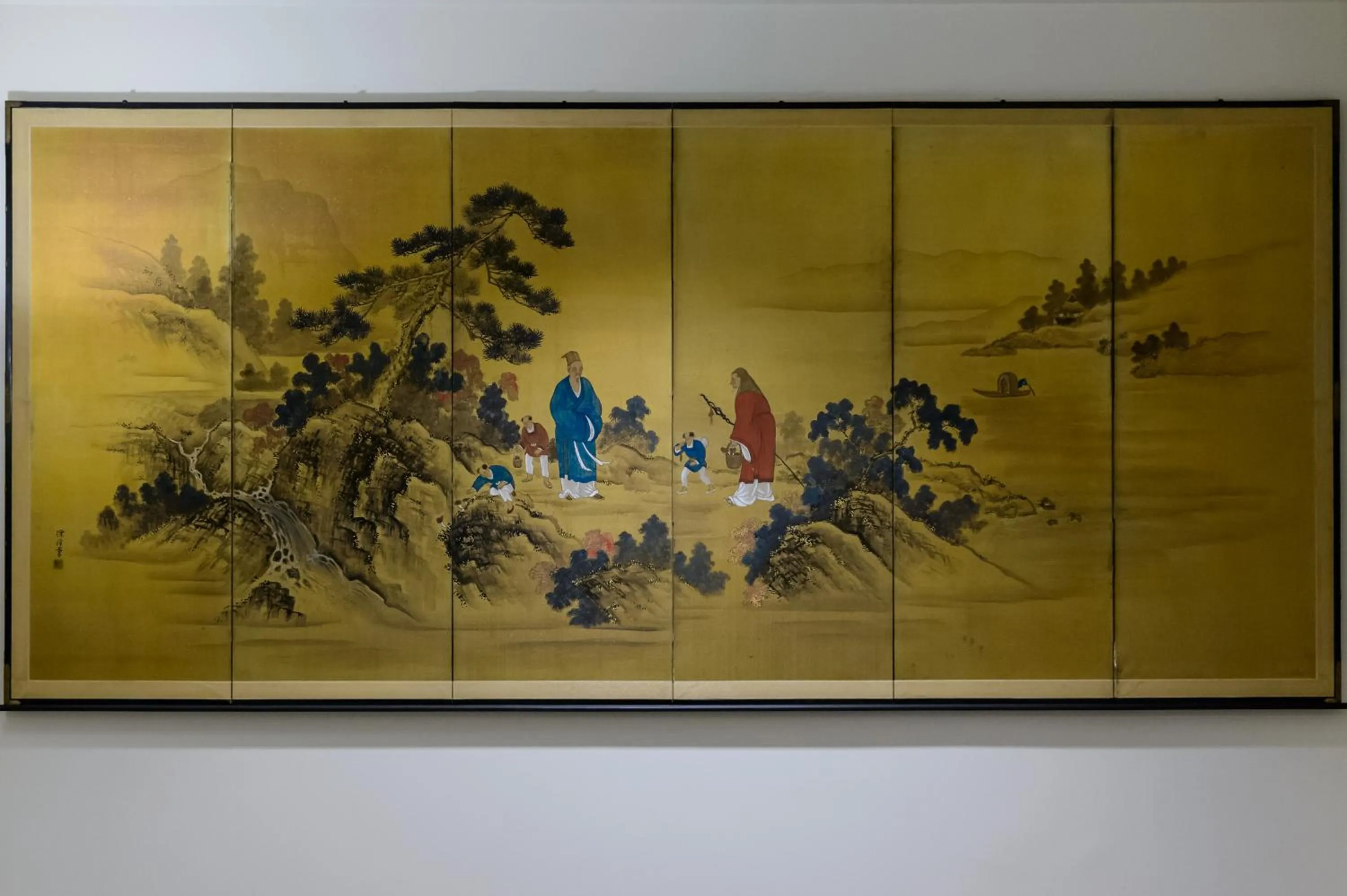 Decorative detail in SW Hotel