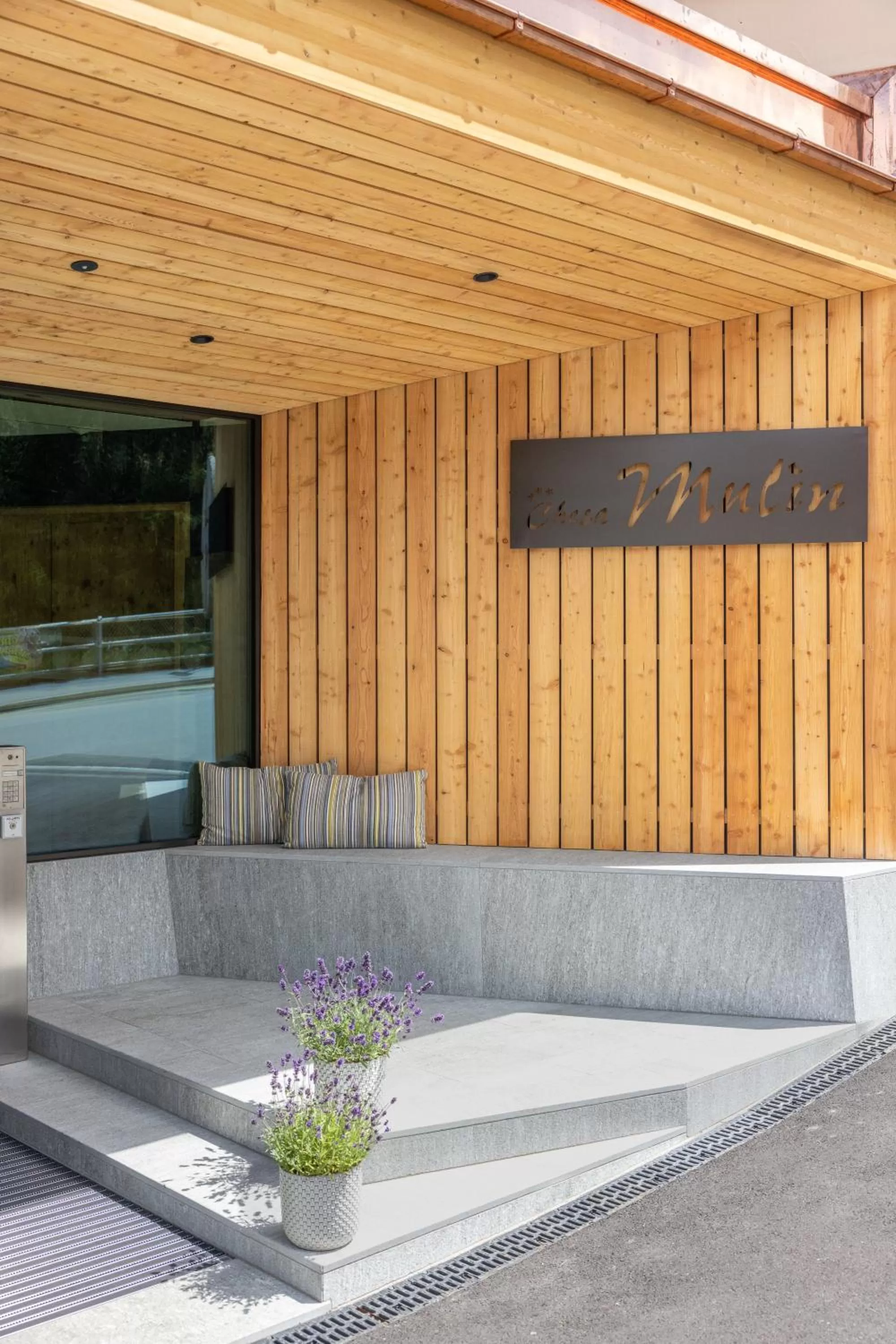 Facade/entrance in Hotel Garni Chesa Mulin