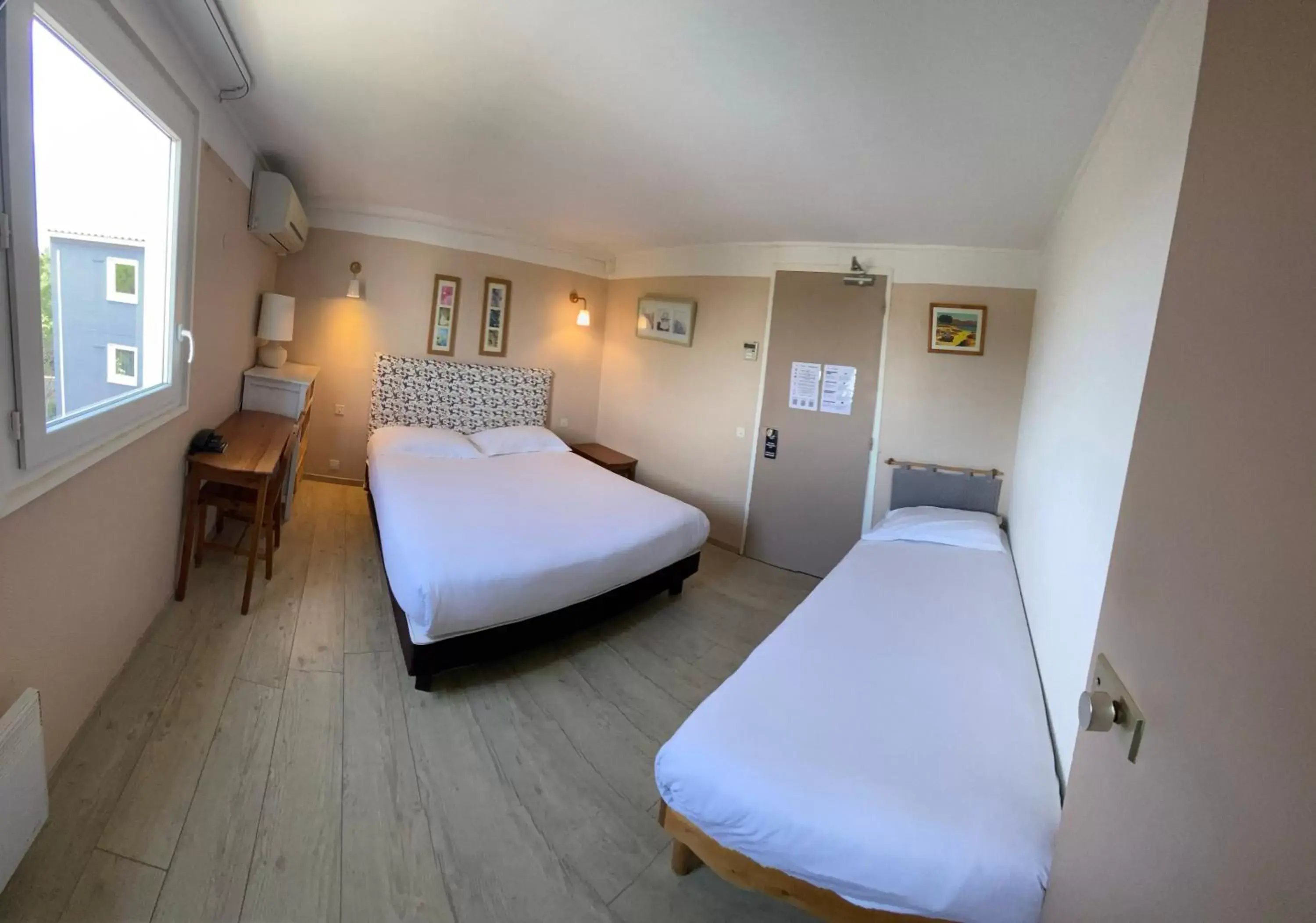 Triple Room in Contact Hotel LE SUD Montpellier Aéroport Parc Expo Arena Triple Room in Contact Hotel LE SUD Montpellier Aéroport Parc Expo Arena