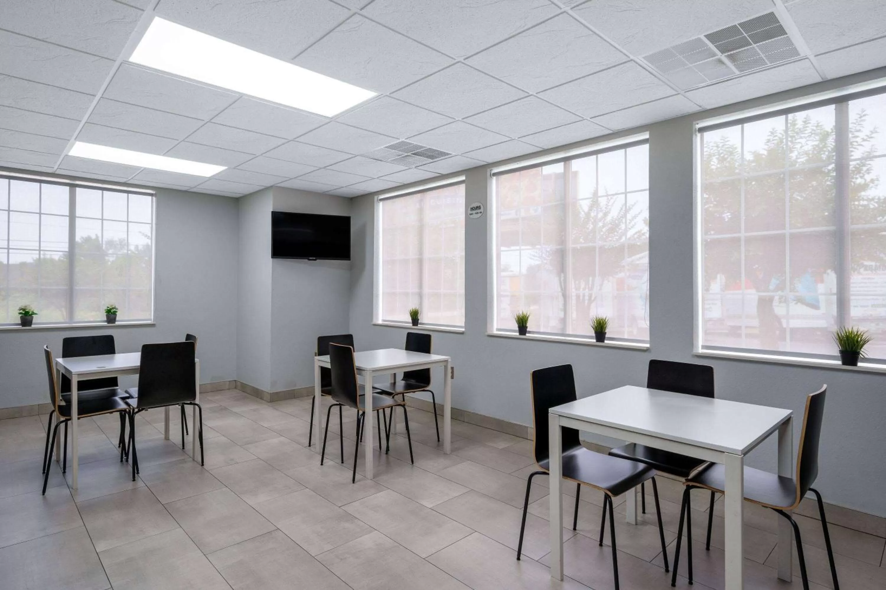 Restaurant/places to eat in Super 8 by Wyndham Salisbury