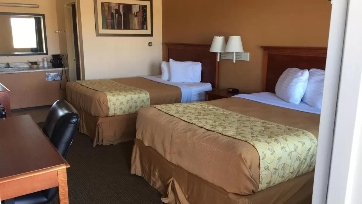 Bed in Rodeway Inn Sergeant Bluff - Sioux City
