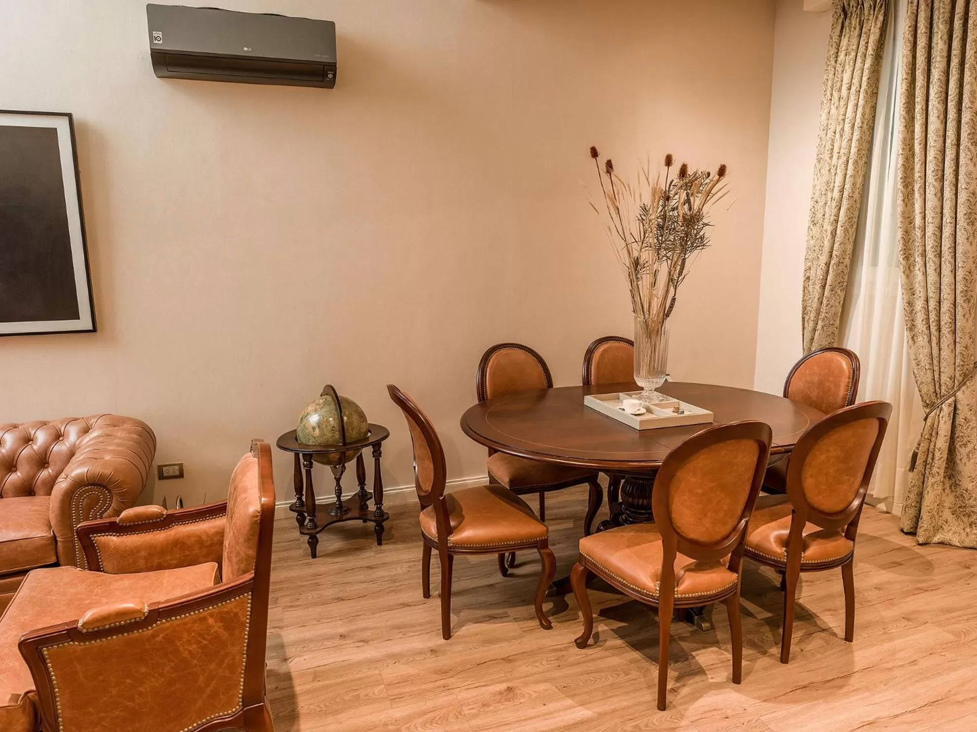 Dining area in Melia Recoleta Plaza Hotel