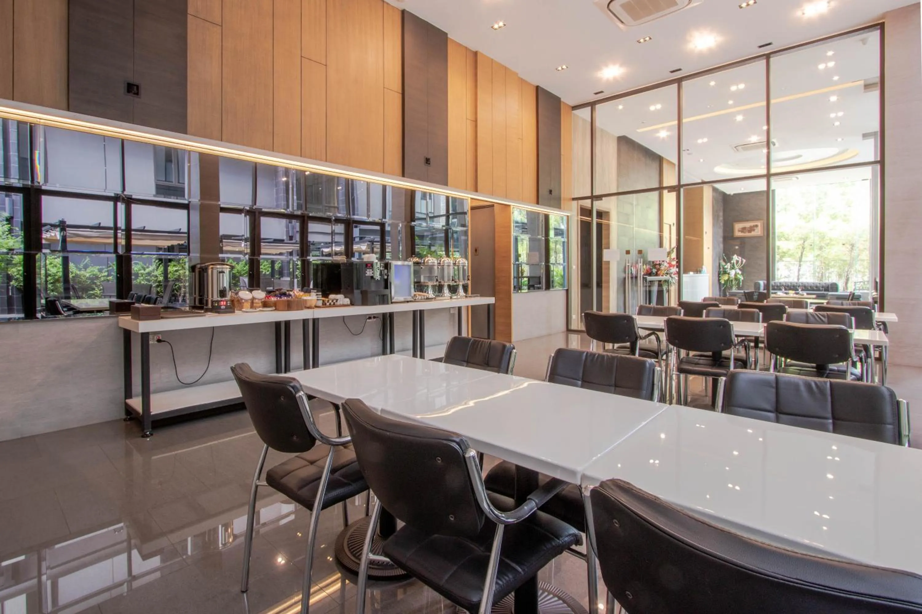 Restaurant/places to eat in Kepler Residence Bangkok
