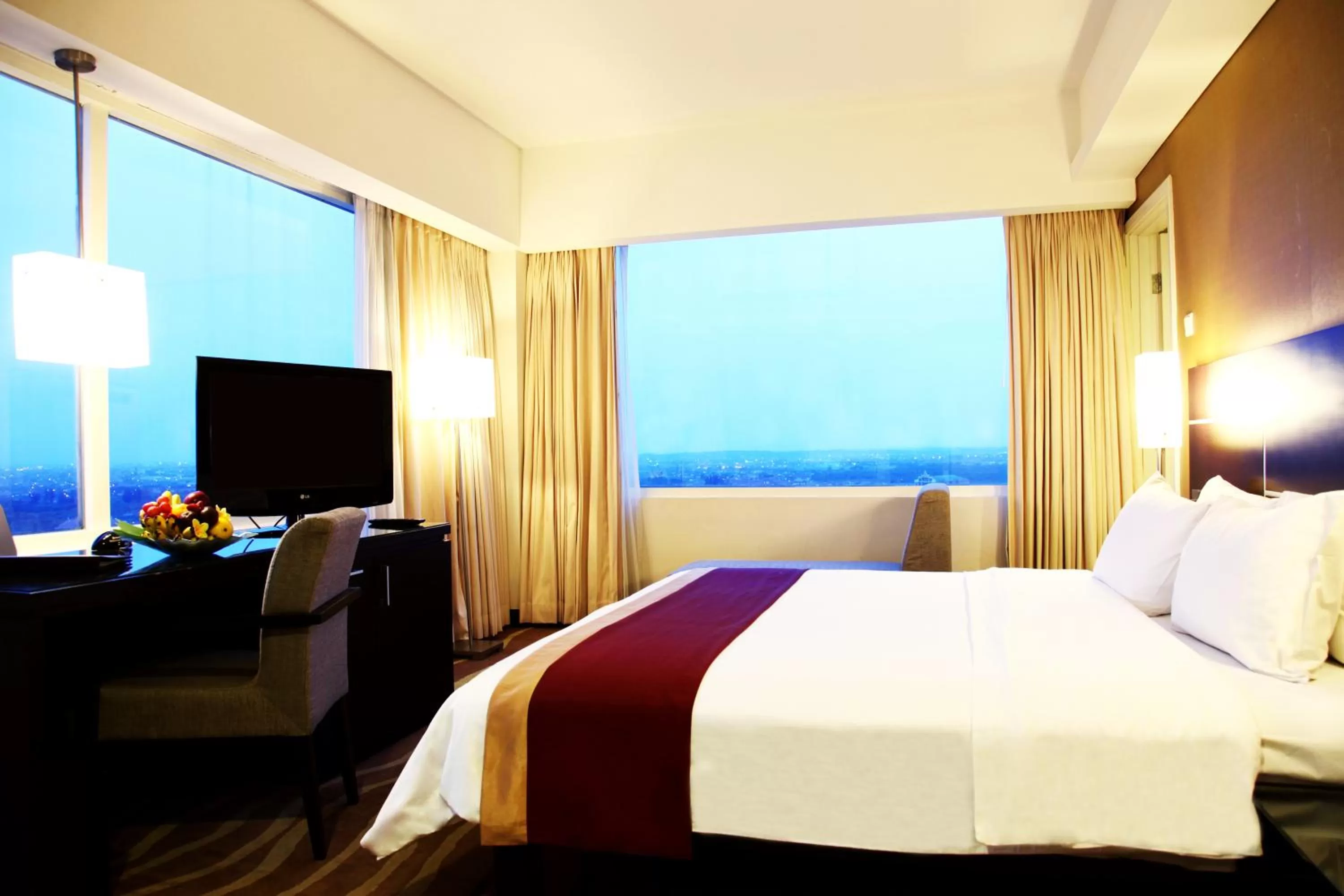 Photo of the whole room, Bed in Java Paragon Hotel & Residences