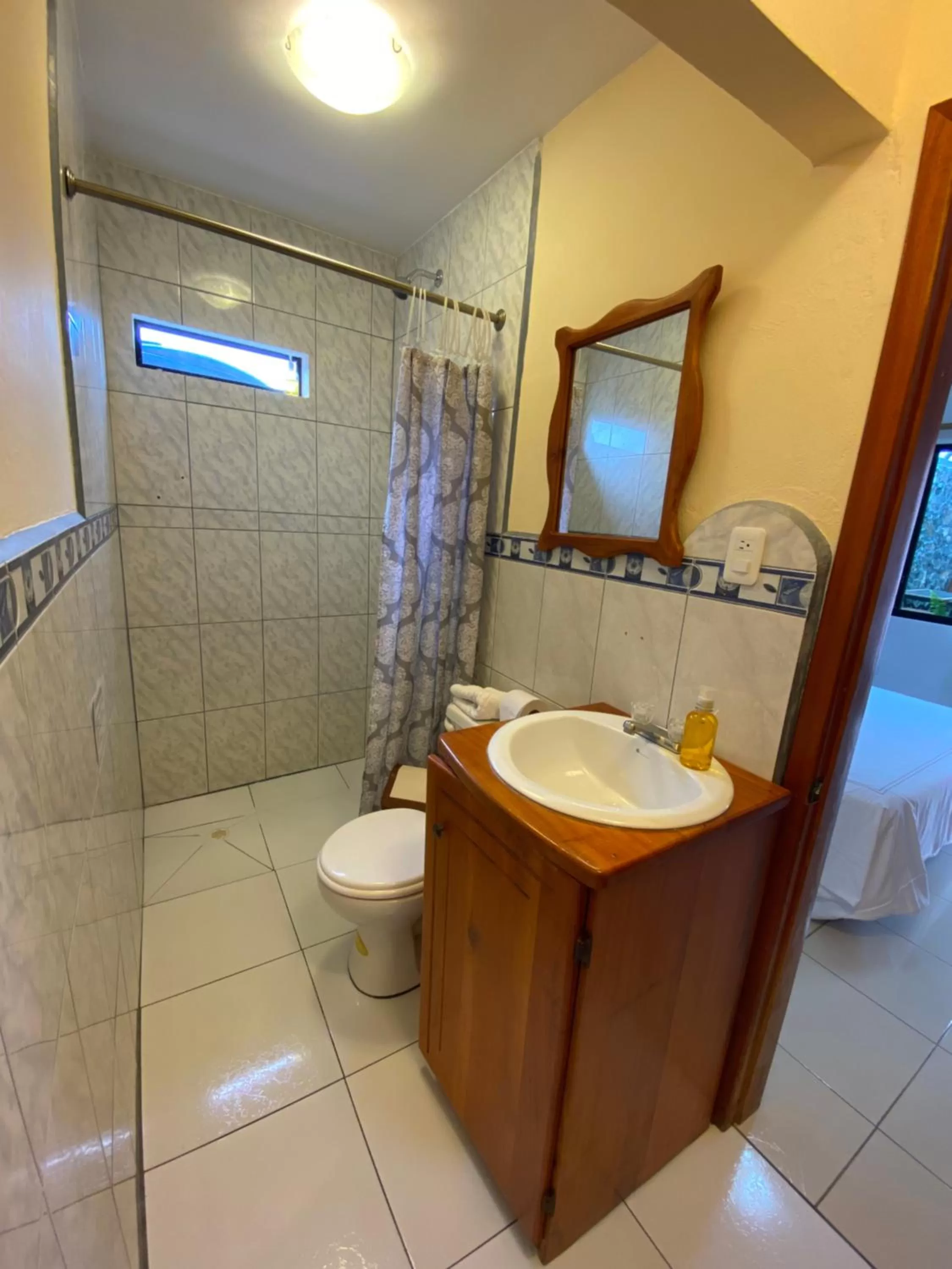 Bathroom in La Peregrina Galapagos B&B