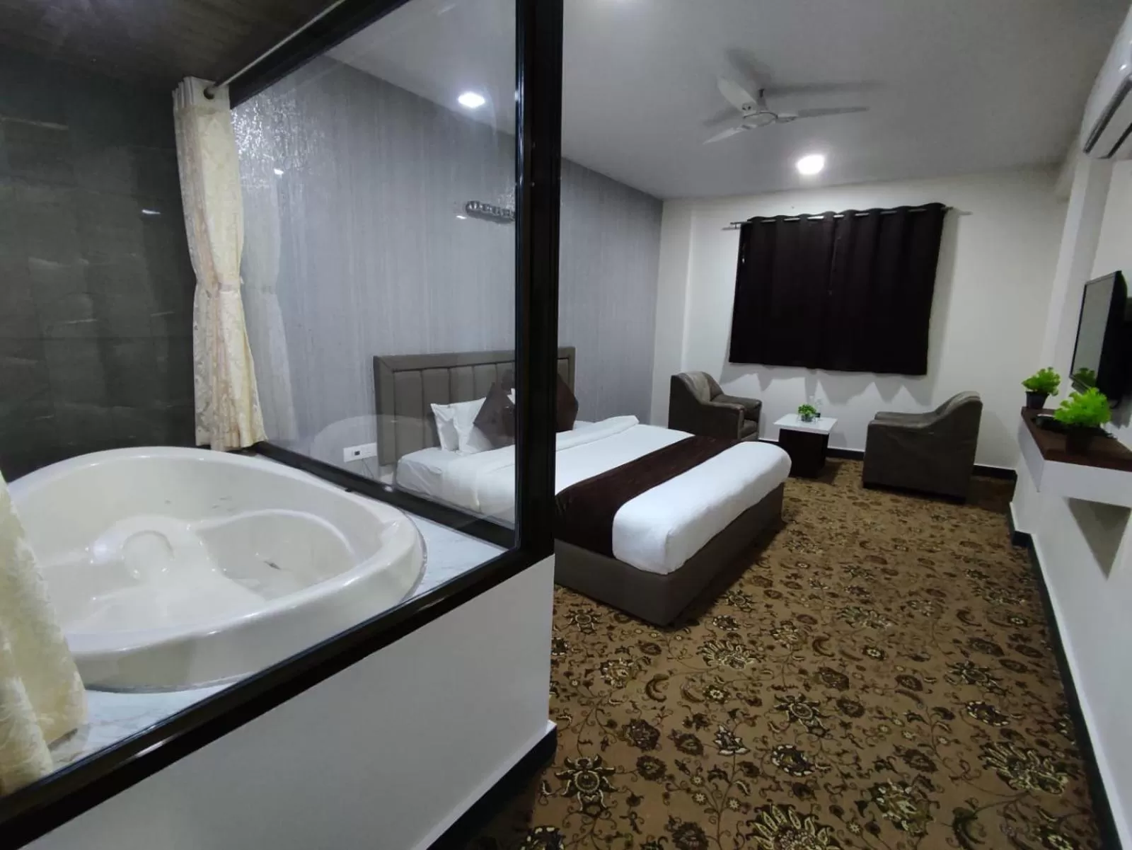 Bedroom, Bed in Hotel Jurkis, Kolhapur