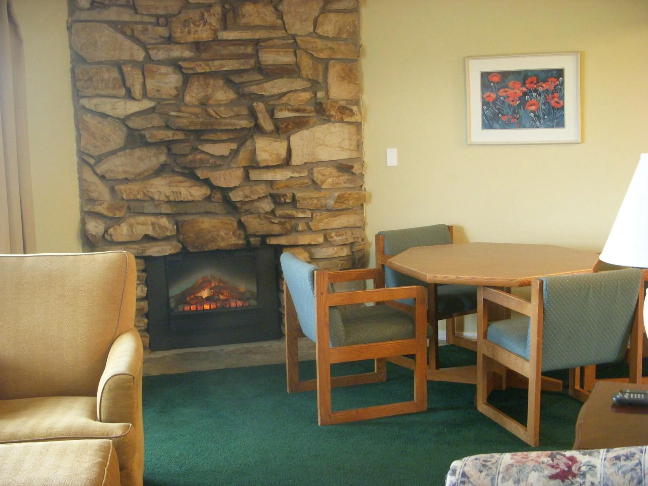 Dining area in Ocean Shores Inn & Suites