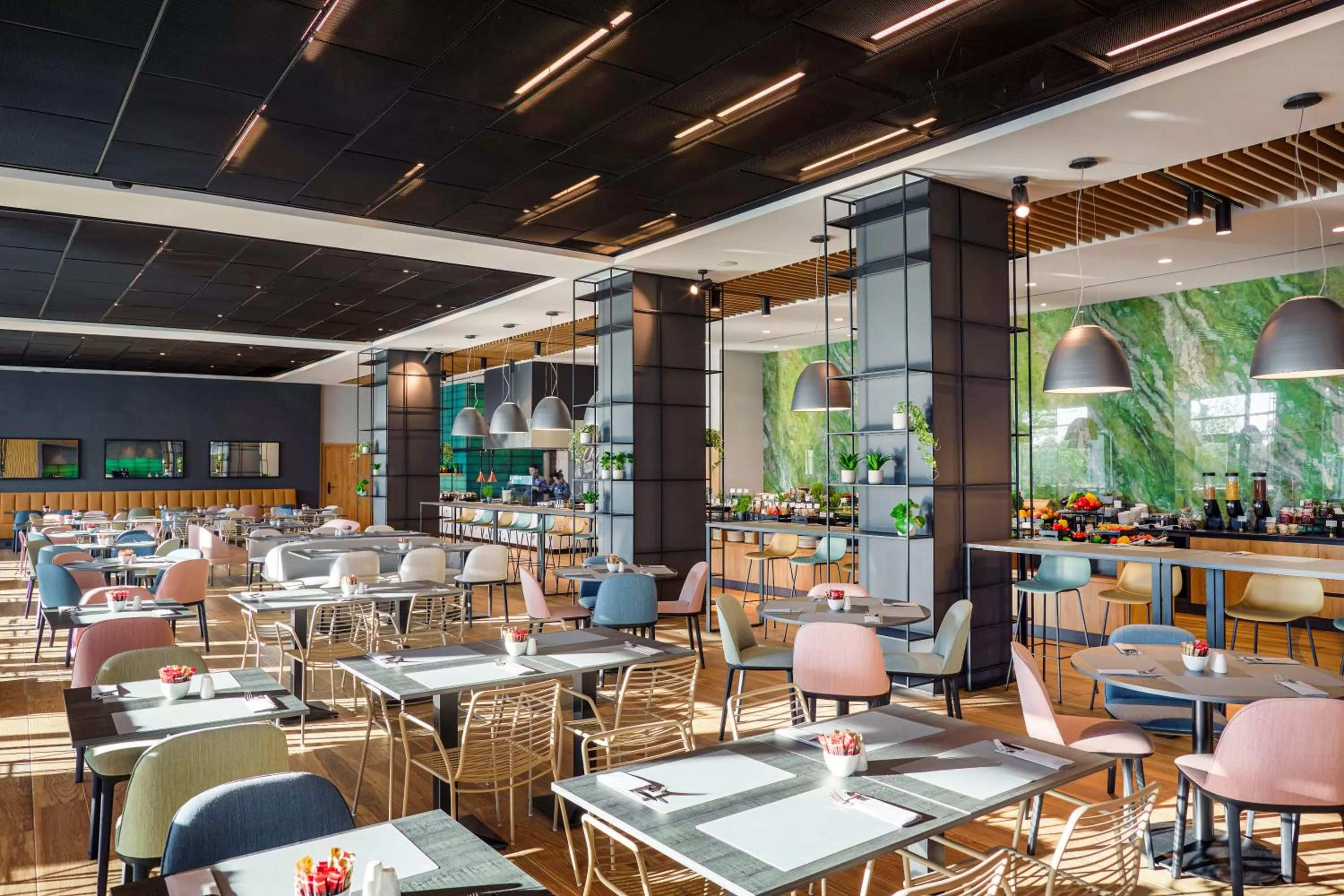 Restaurant/places to eat in Q Hotel Plus Wrocław Bielany