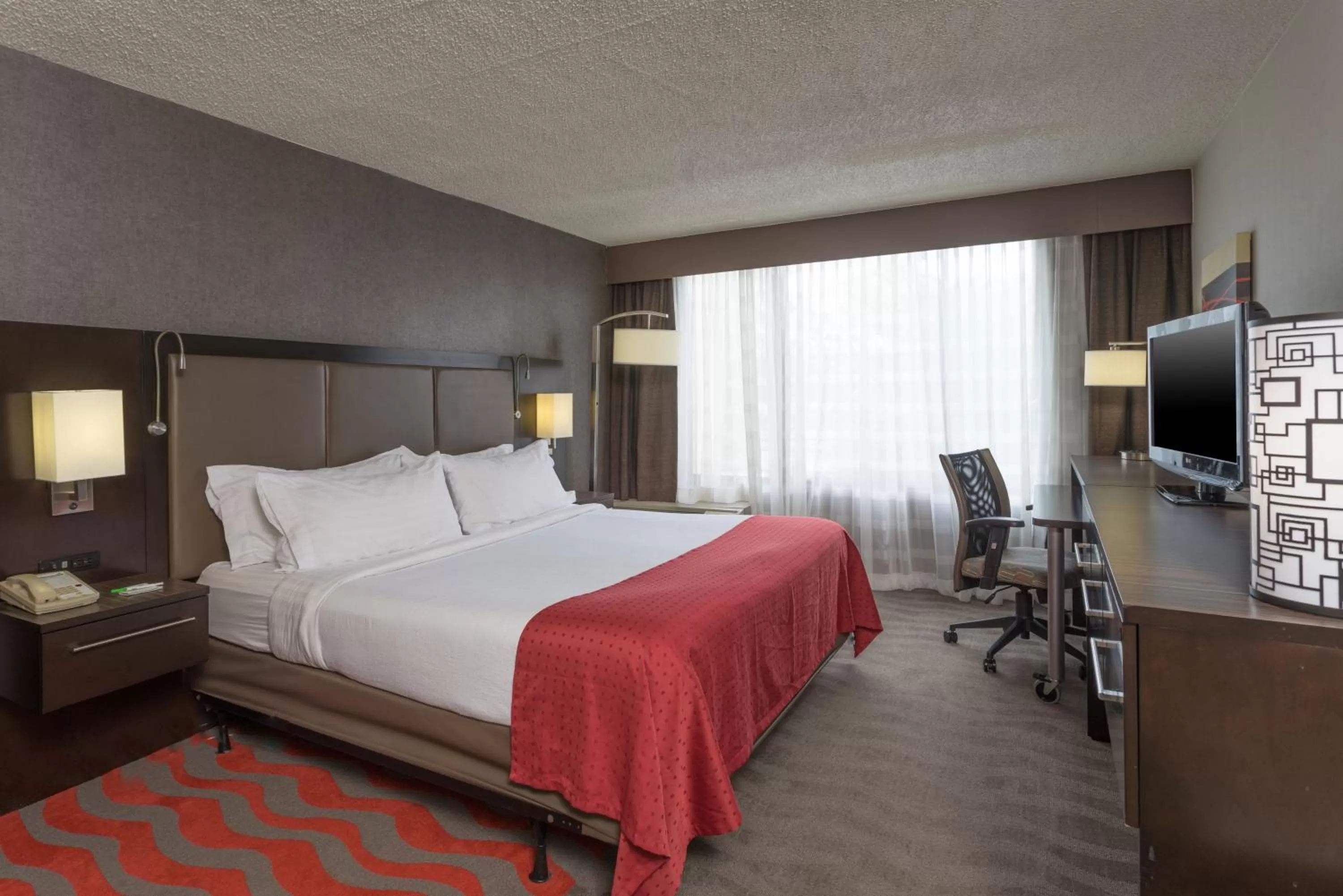 Photo of the whole room, Bed in Holiday Inn Harrisburg I-81 Hershey Area by IHG