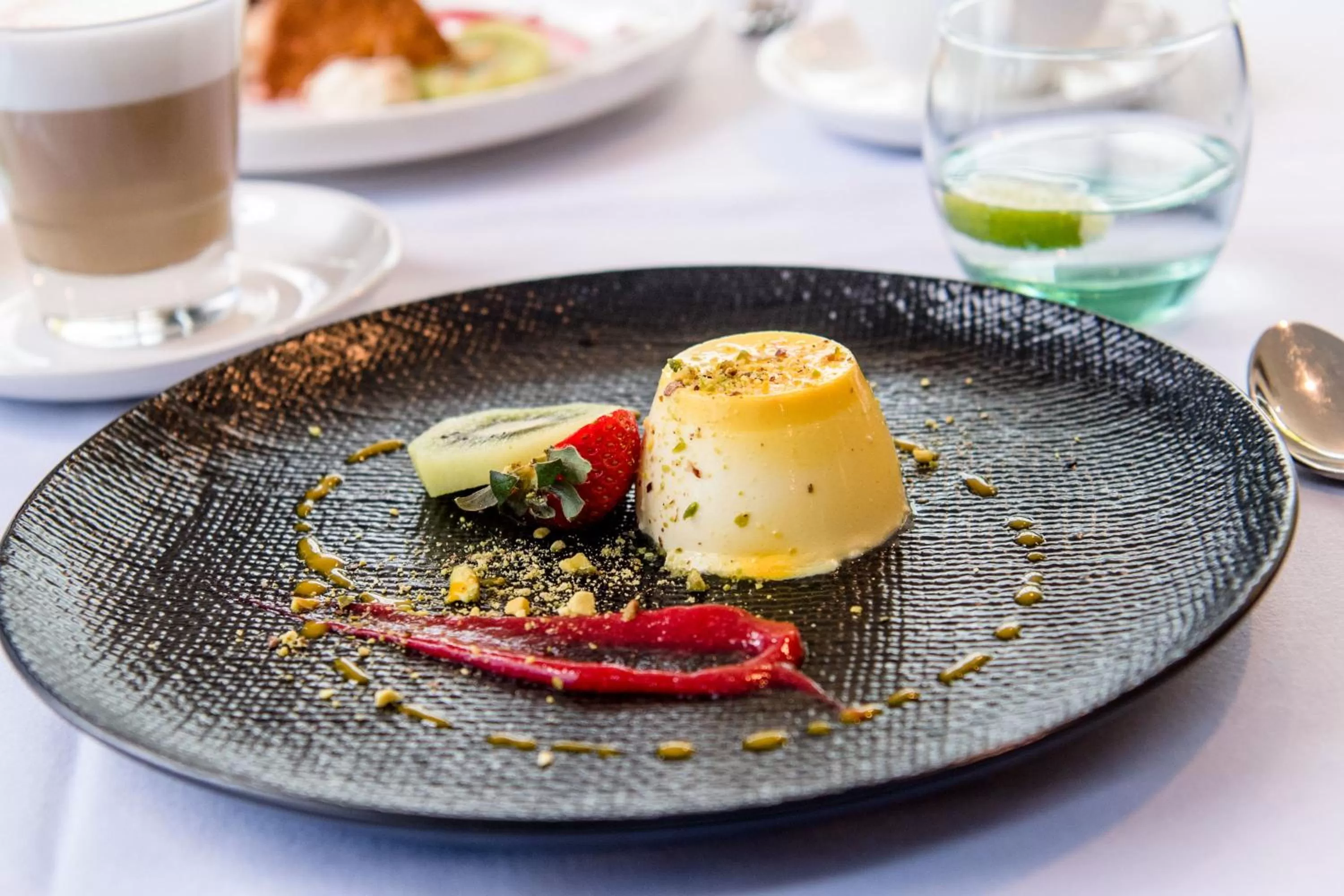 Food and drinks in Pagoda Resort & Spa