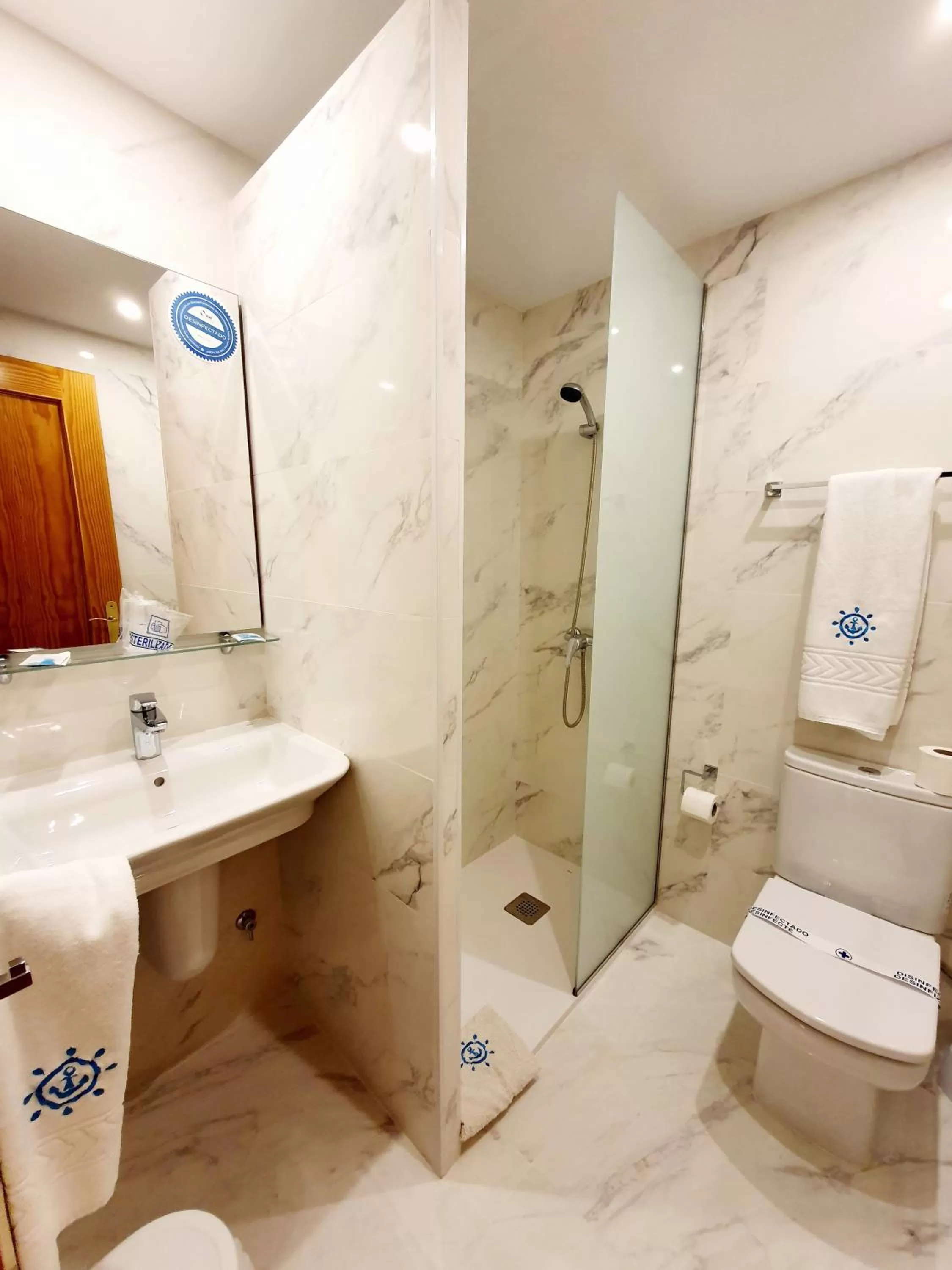 Bathroom in Hotel Marítimo Urban