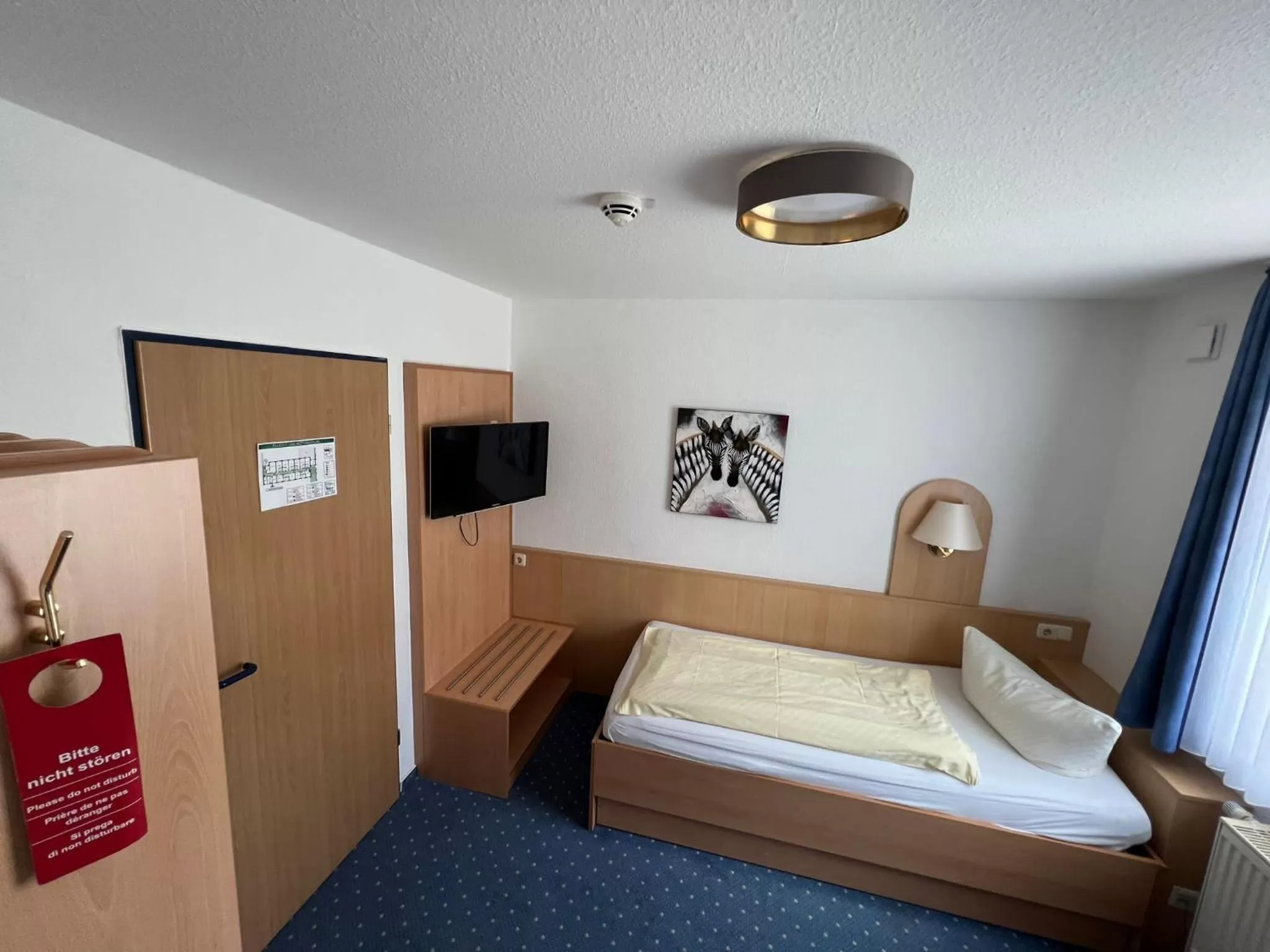 Bed in Zeitwohnen Wolfsburg, ehemals Hotel am Klieversberg ein Unternehmen der Micha'S Hotelbetriebe