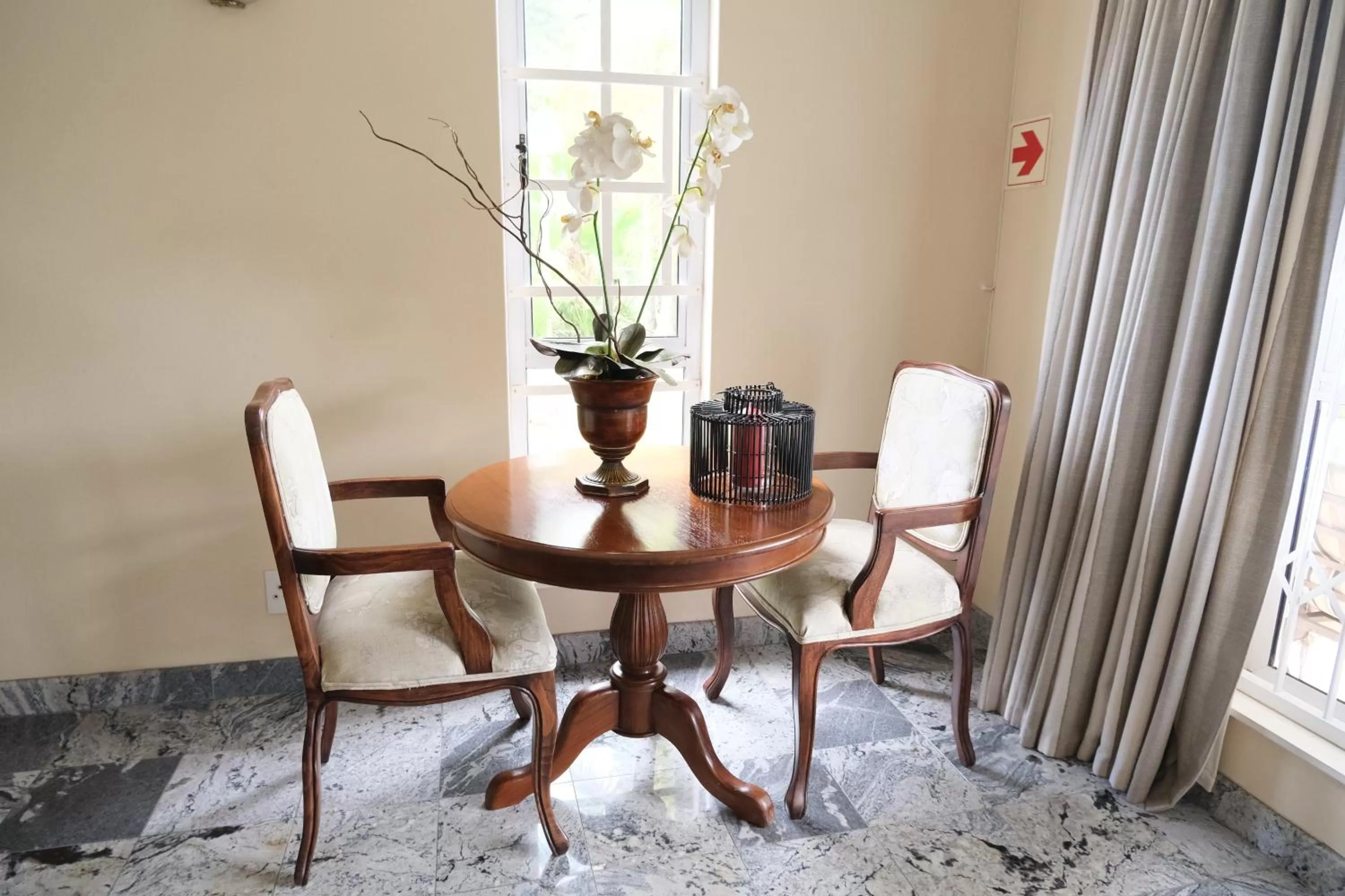 Seating area in The Whitehouse Bed and Breakfast