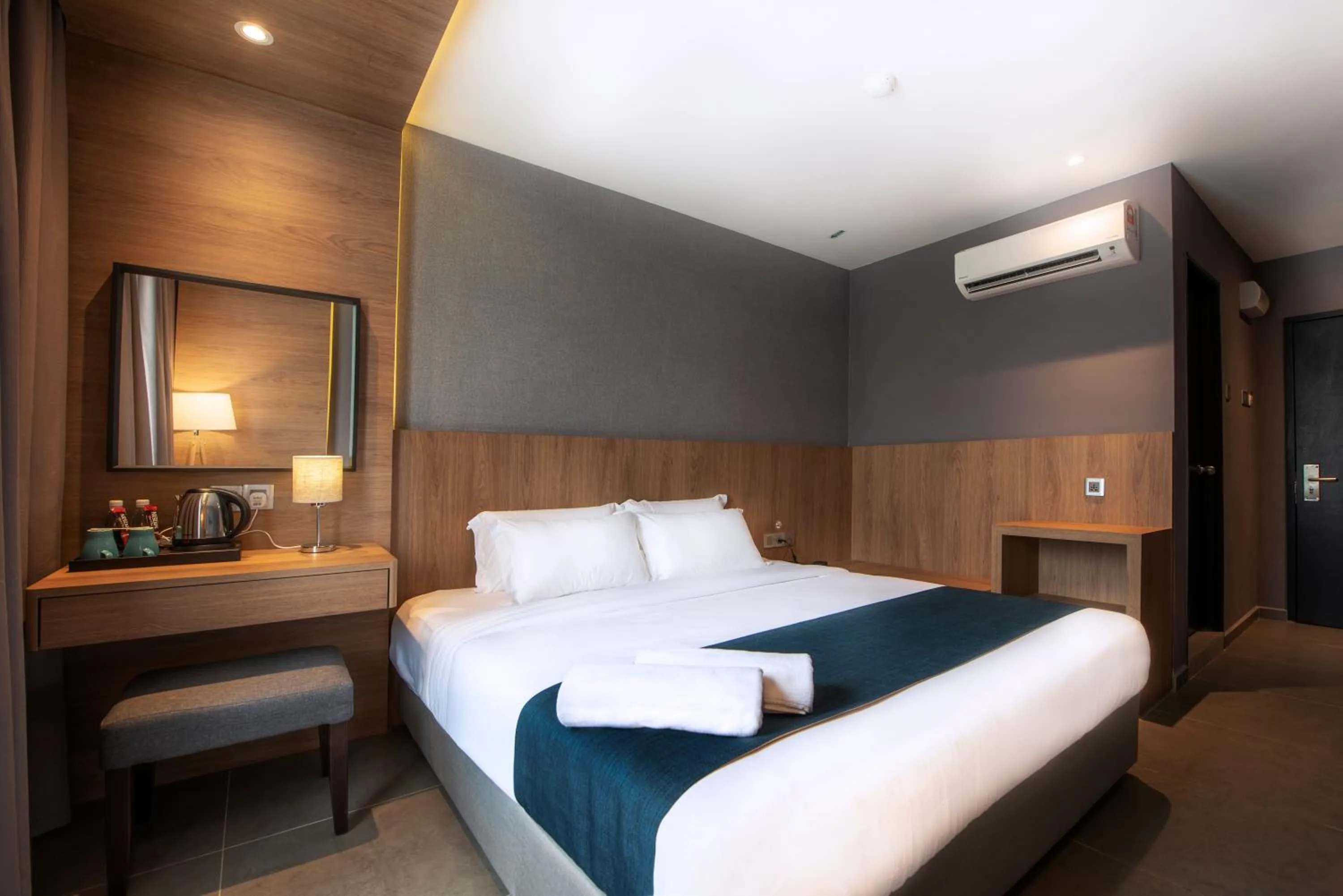 TV and multimedia, Bed in Orange Business Hotel Petaling Jaya