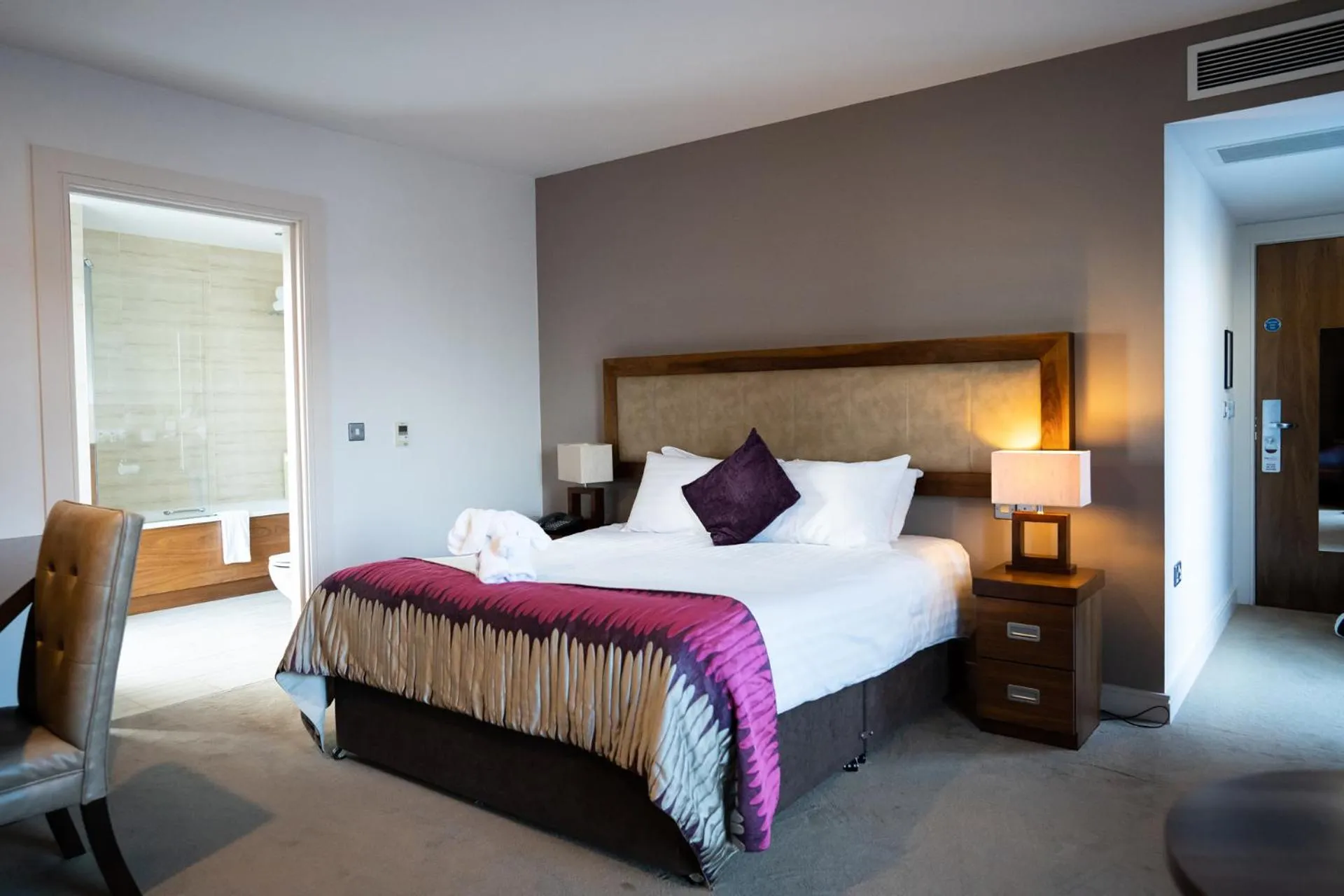 Bedroom, Bed in Ballyrobin Hotel