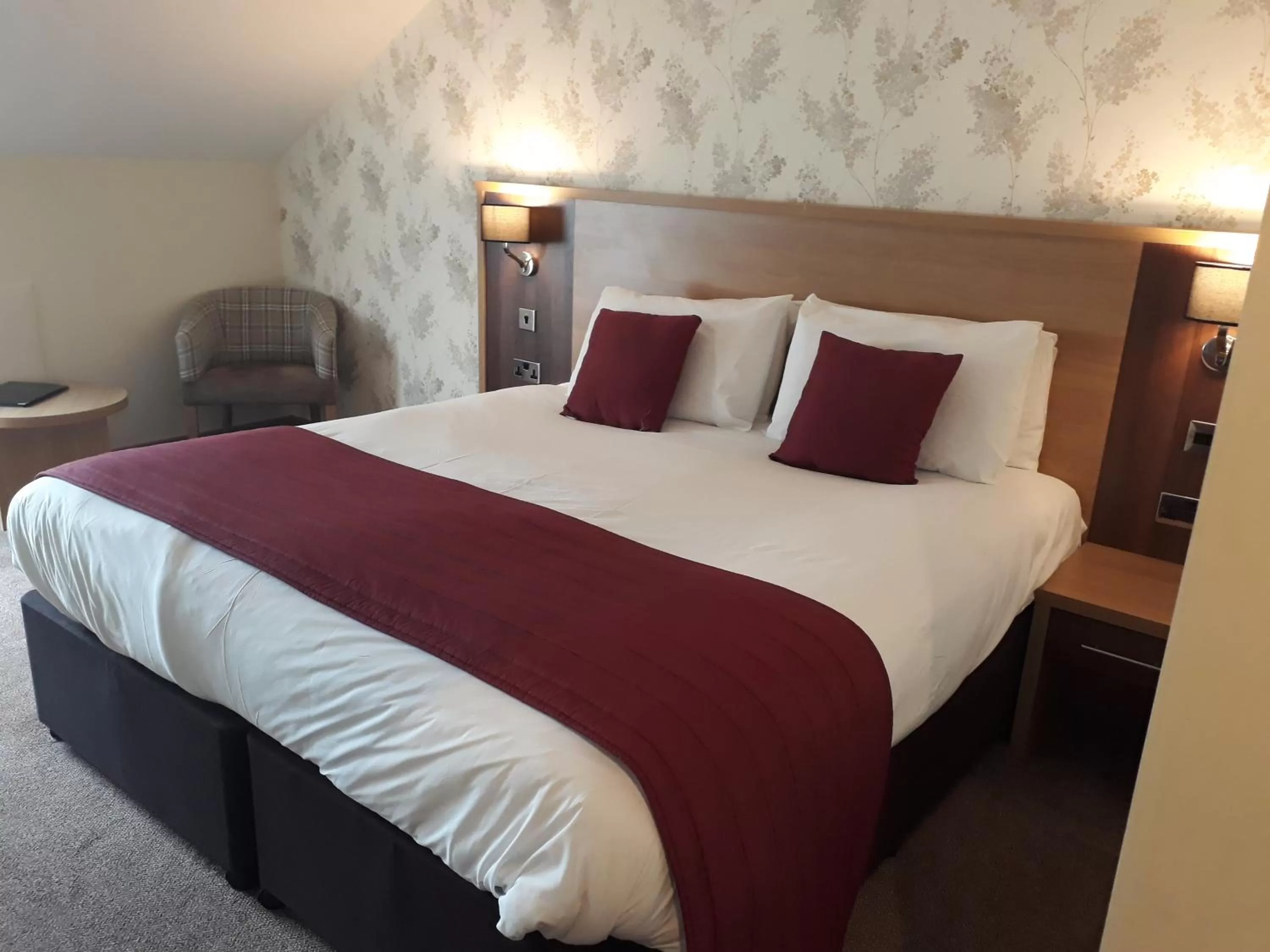 Shower, Bed in Weald of Kent Golf Course and Hotel
