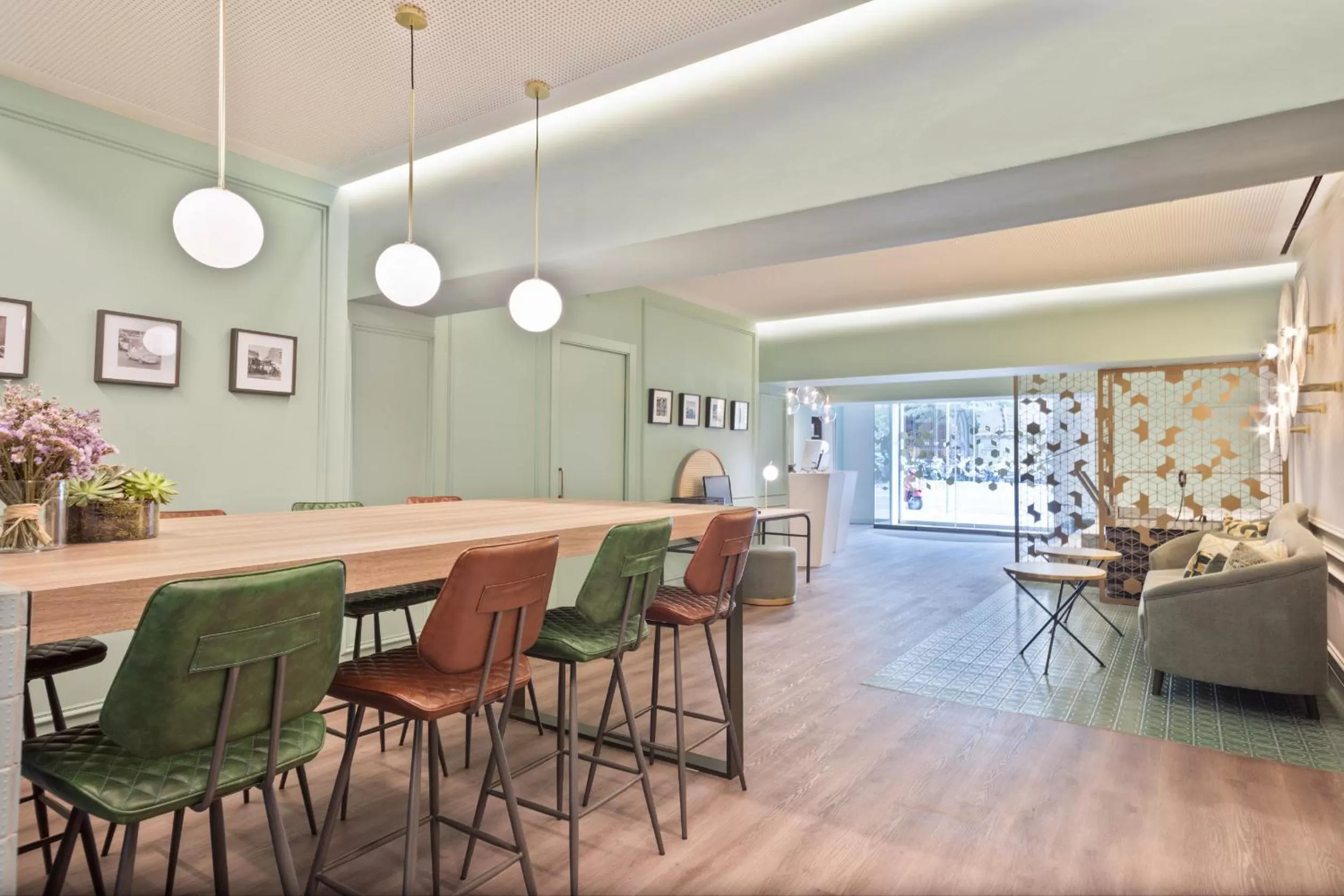 Lounge or bar in Hotel Via Augusta