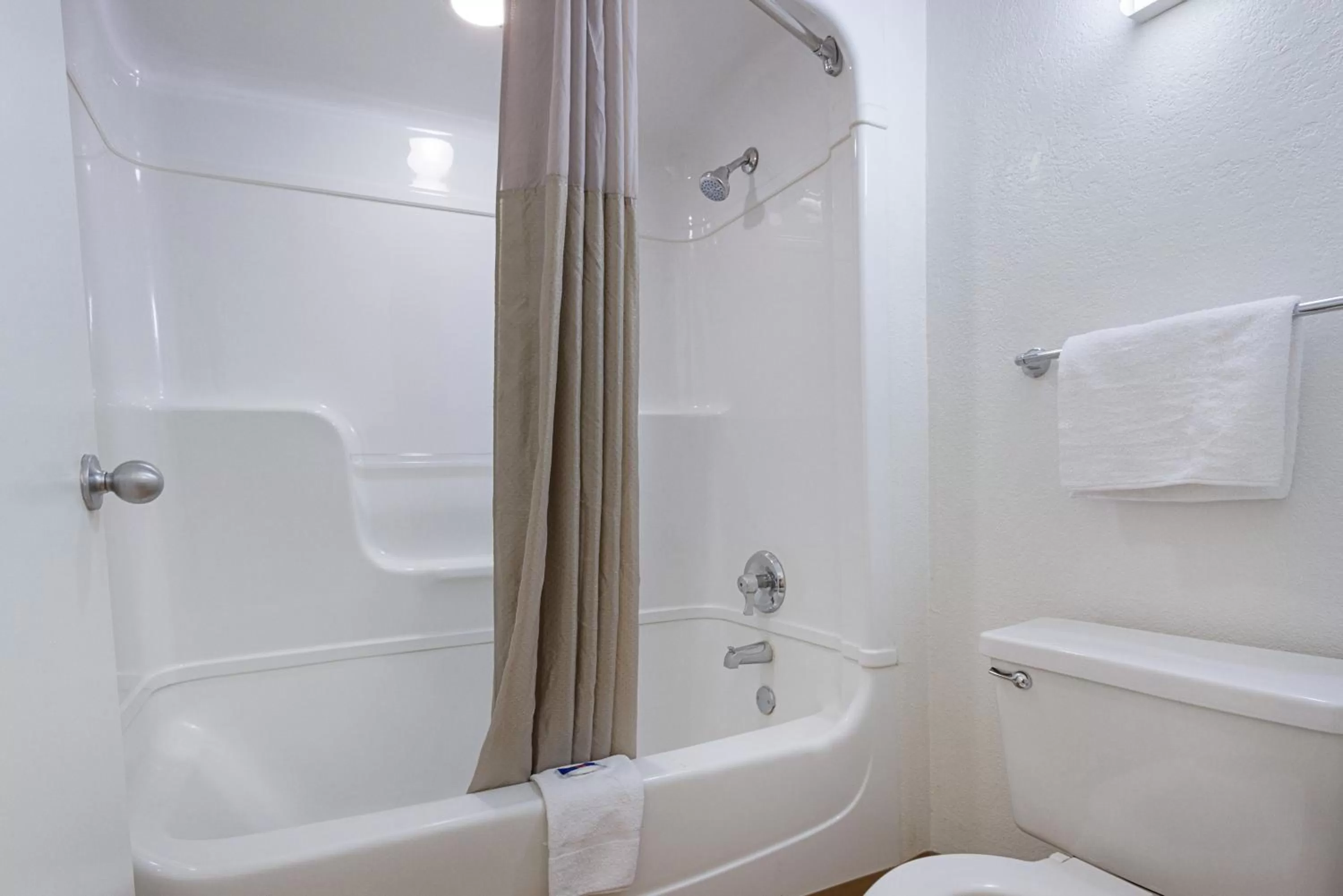 Bathroom in Motel 6-Mesa, AZ - South