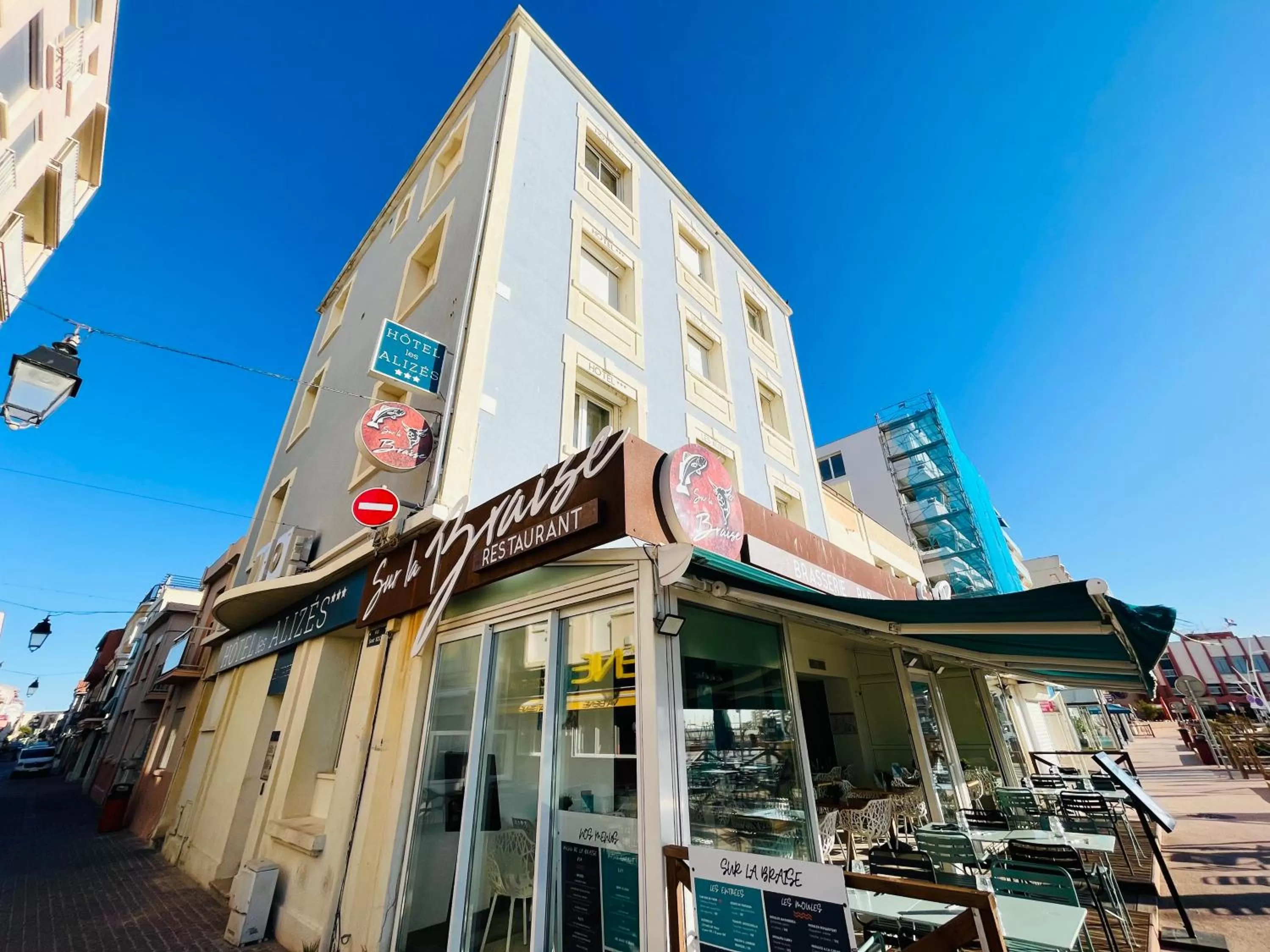 Property building in Les Alizes