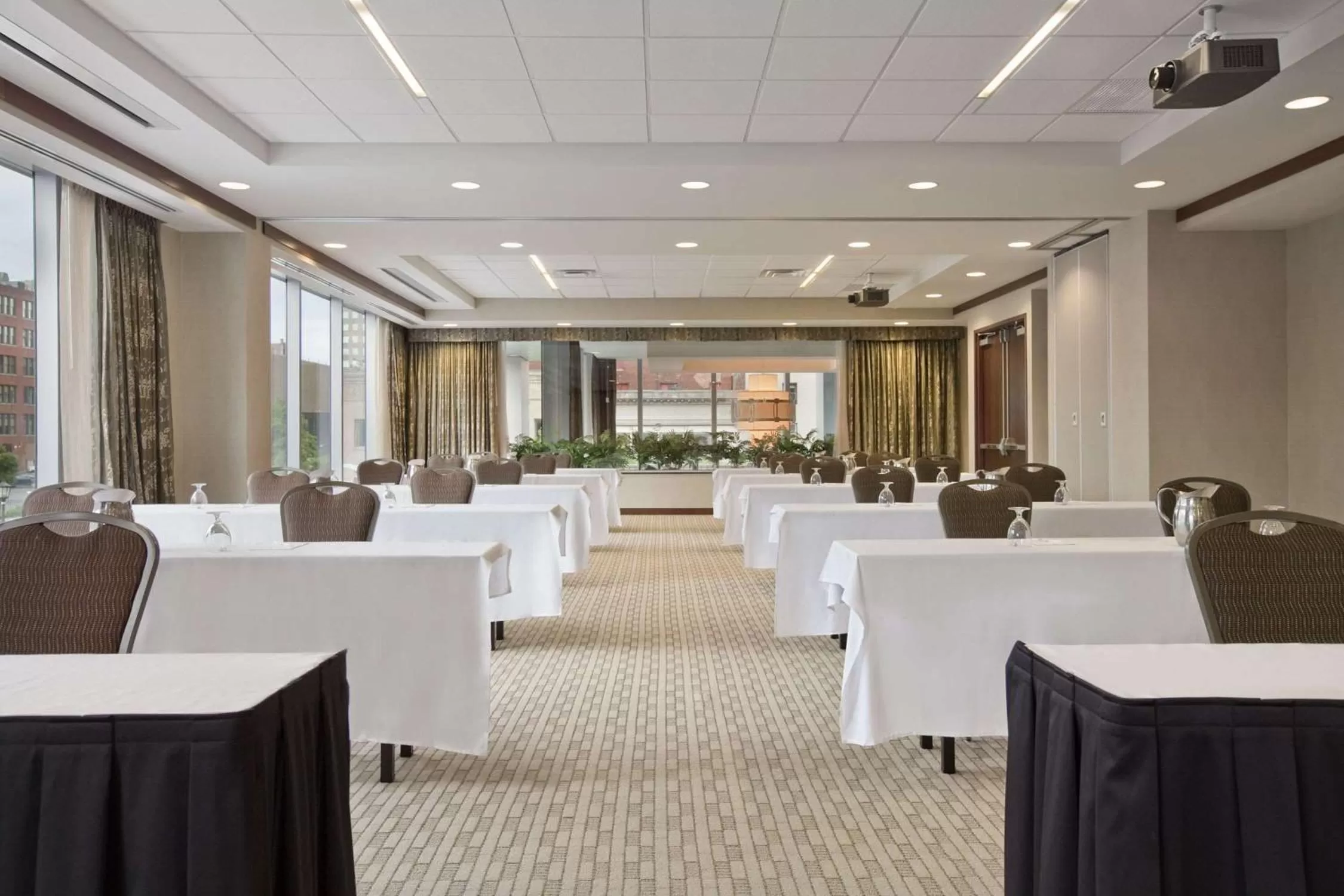 Meeting/conference room in Embassy Suites Buffalo