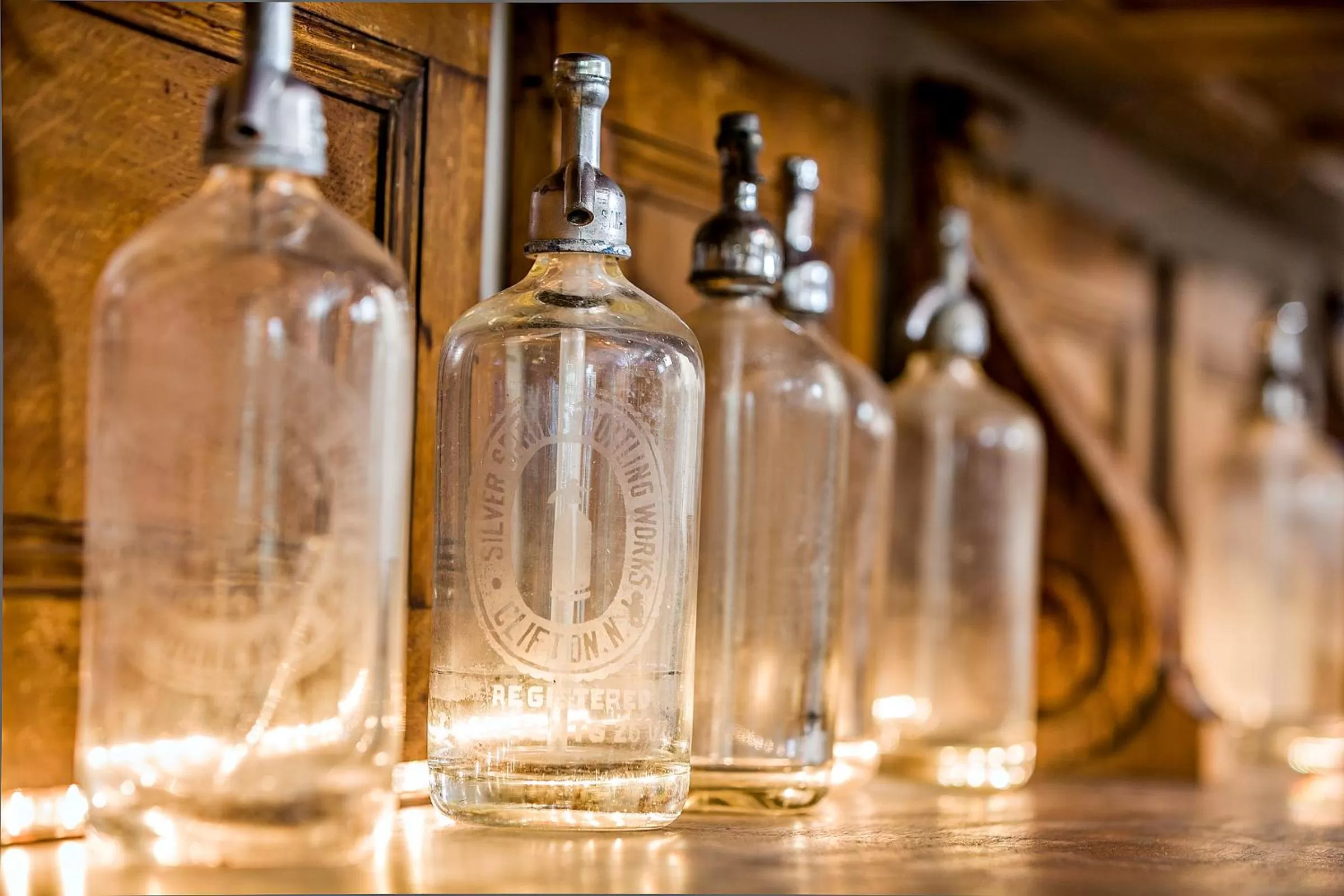 Lounge or bar, Drinks in 506 On the River Inn Woodstock