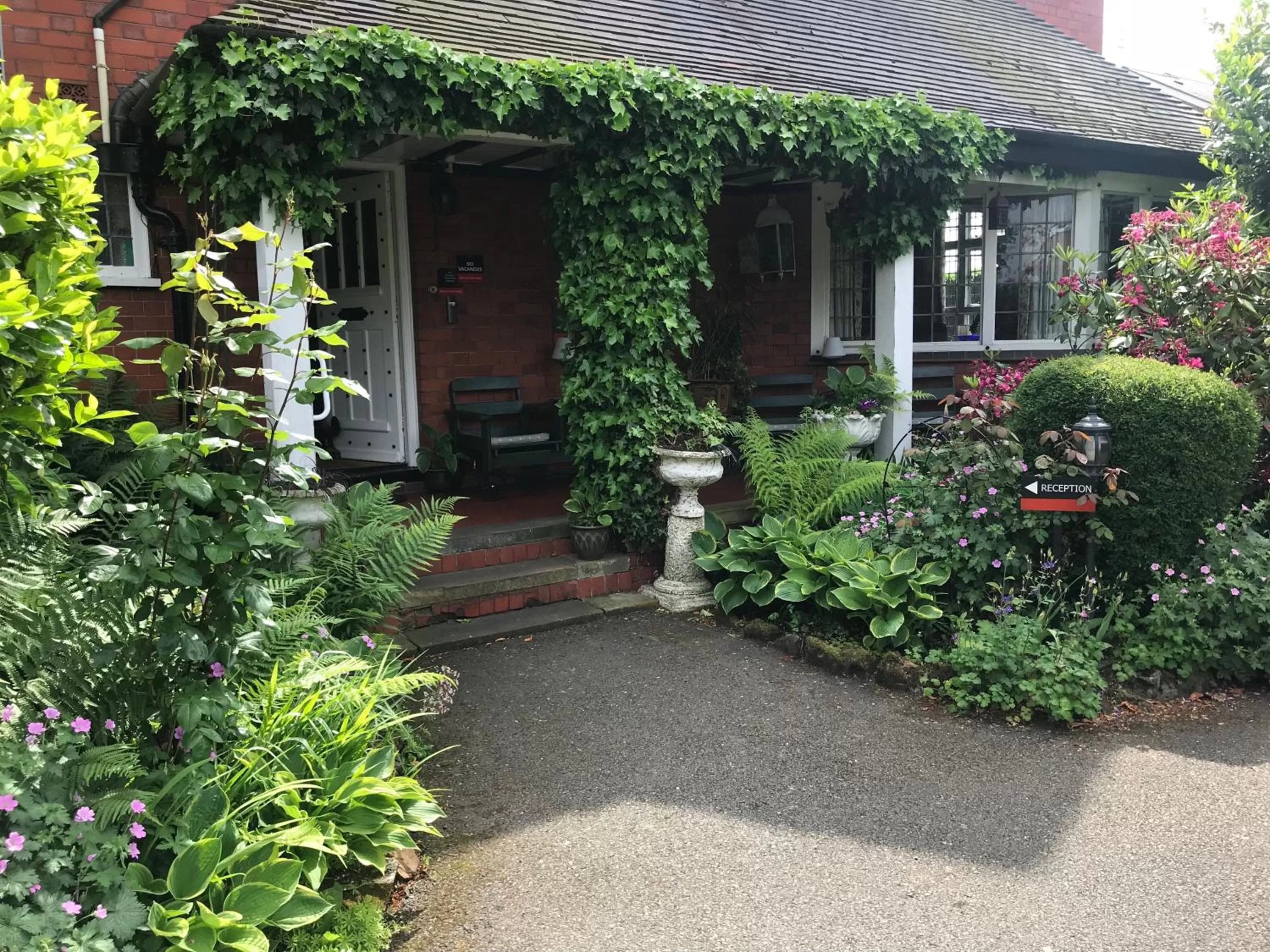 Facade/entrance in Barons Court Hotel