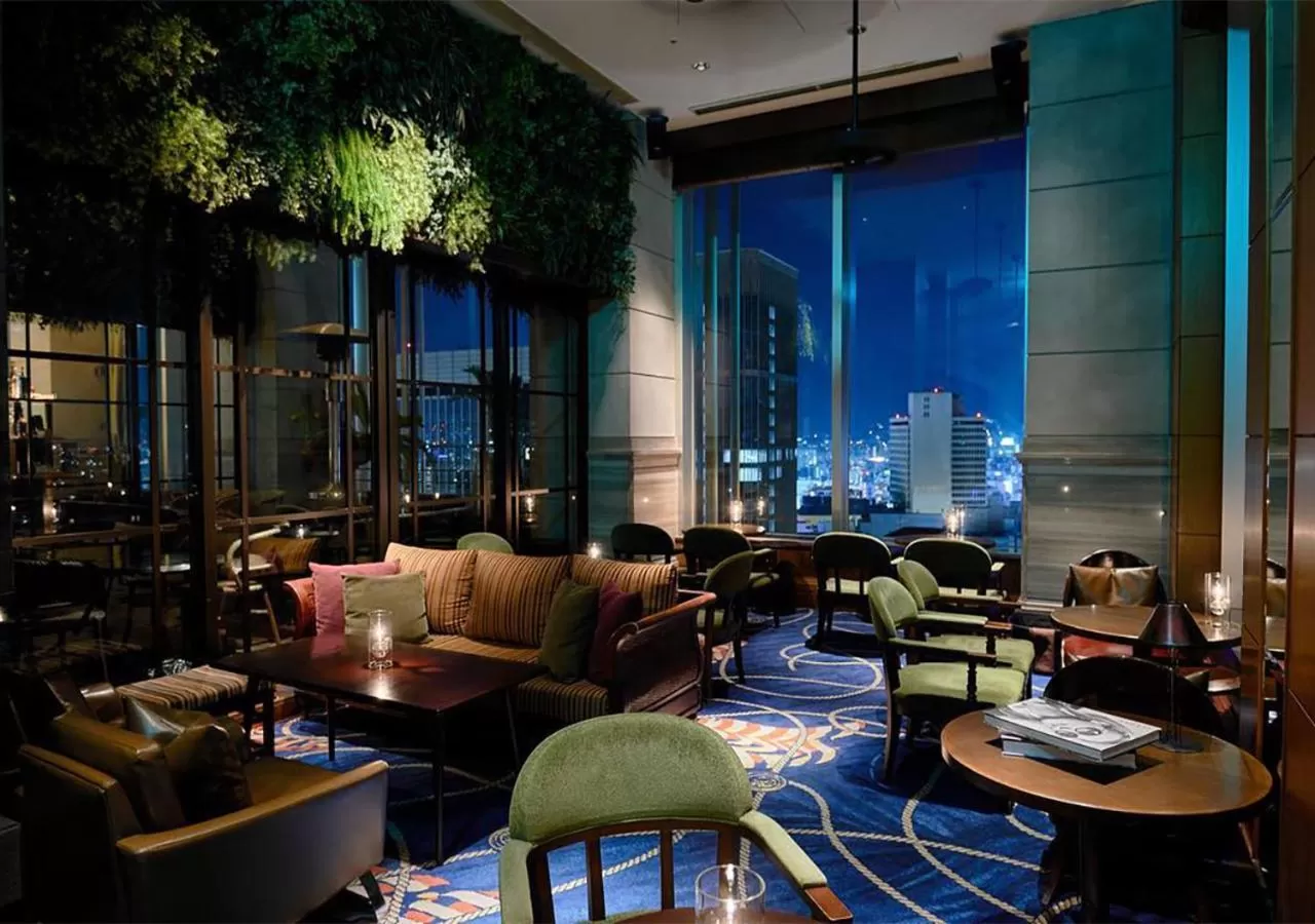 Restaurant/places to eat in Oriental Hotel