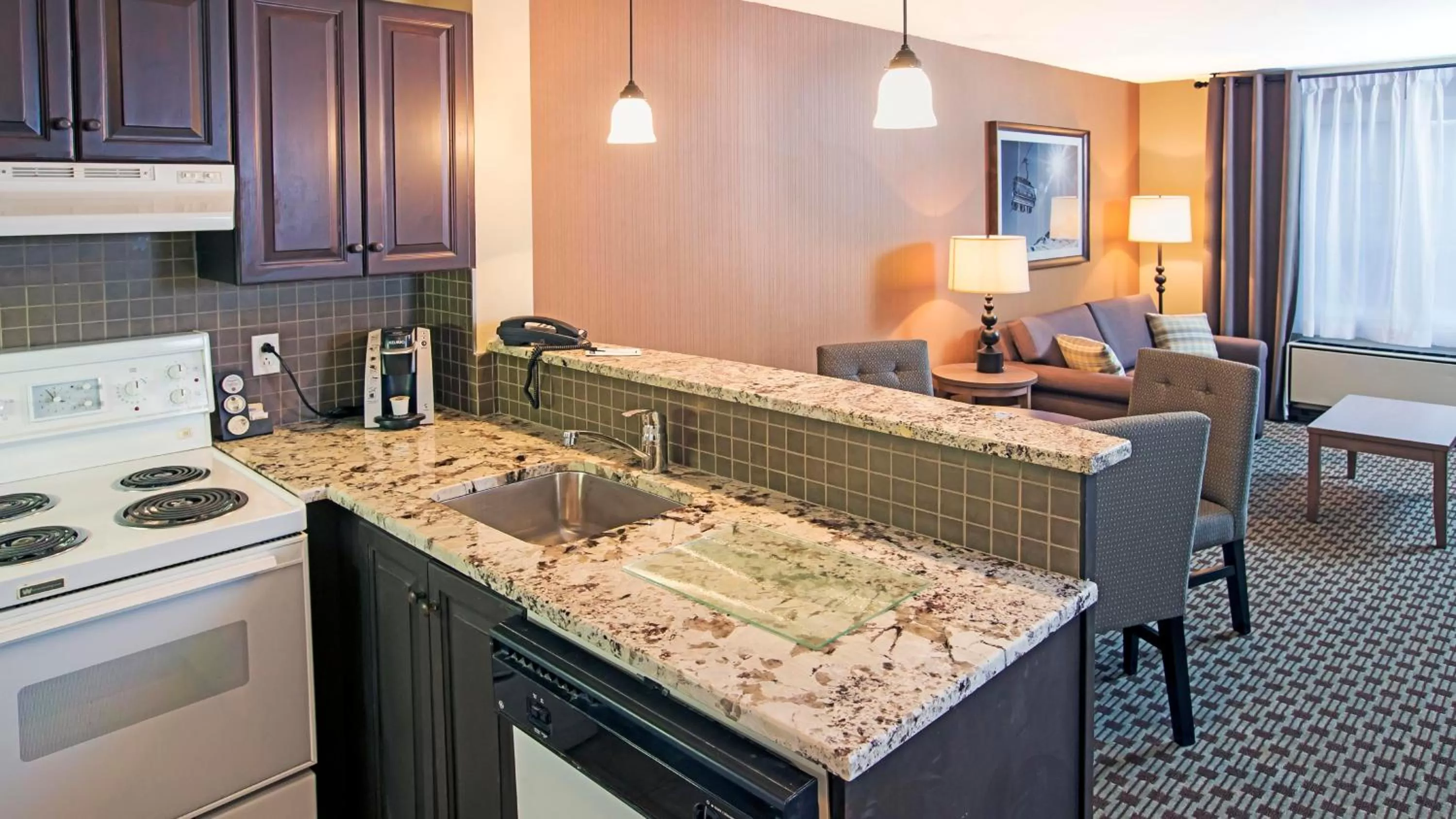  Queen Suite in Holiday Inn Express & Suites Tremblant, an IHG Hotel