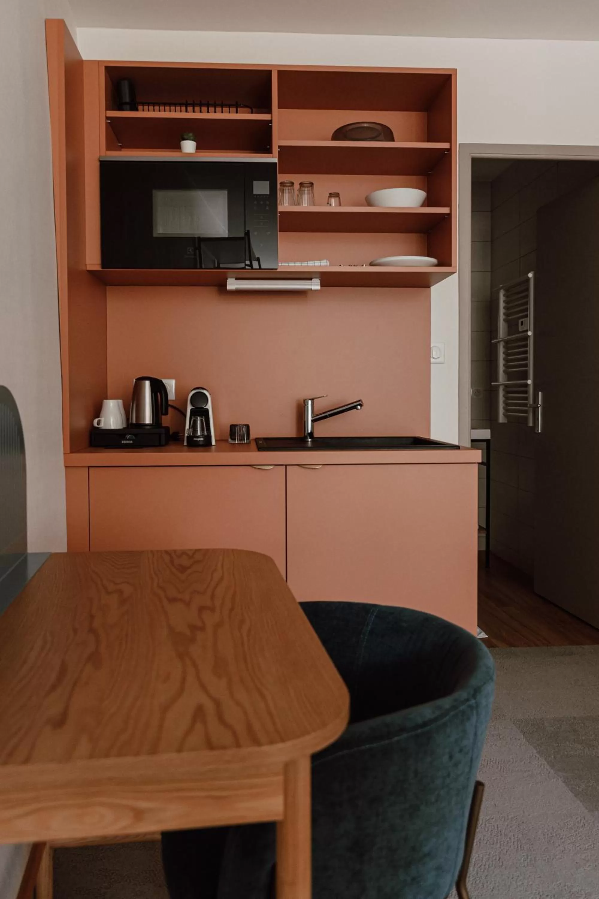 Kitchen/Kitchenette in Mage hôtels - Hôtel la grenette - Brasserie Bonté Divine