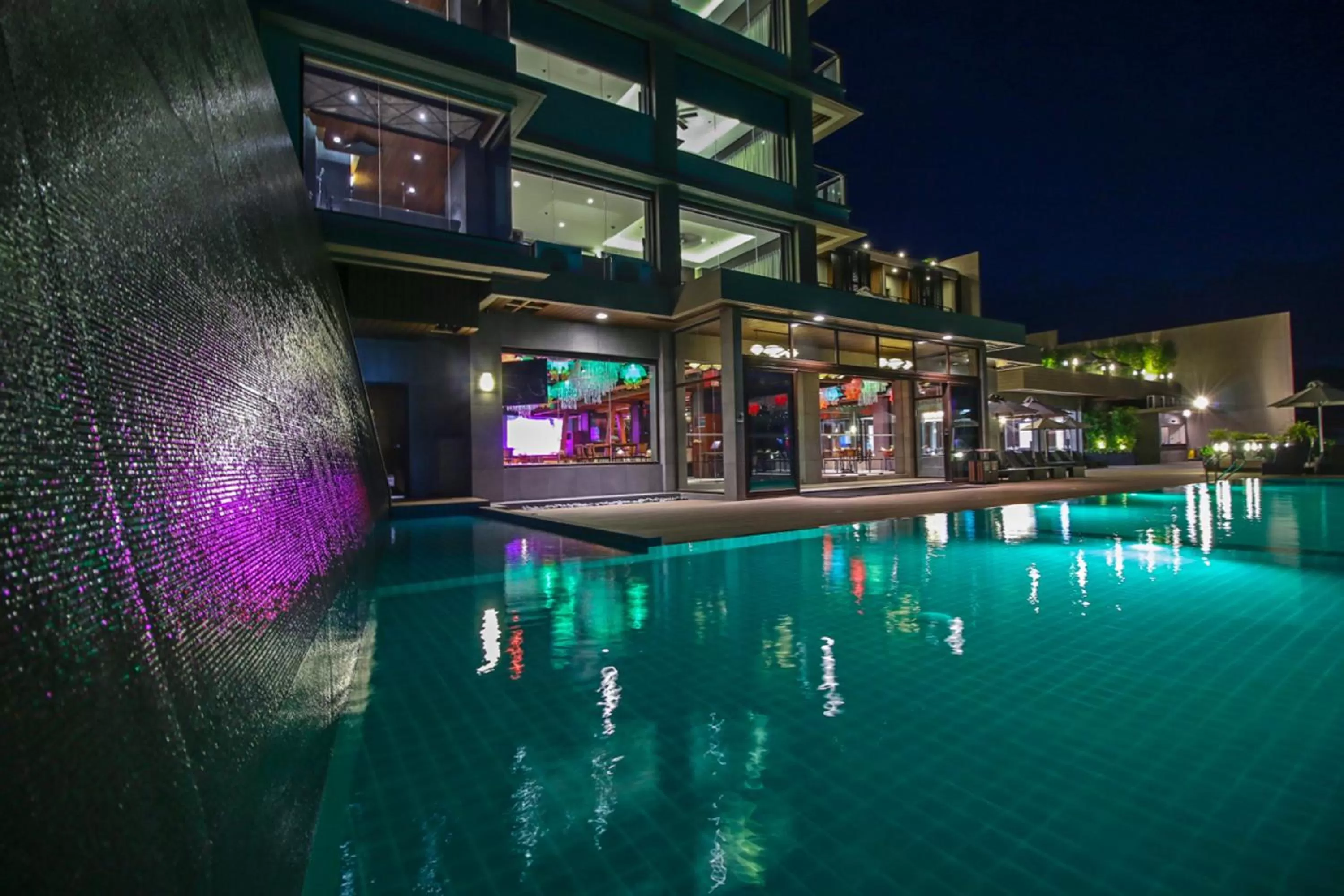 Swimming pool in Two Seasons Coron Bayside Hotel