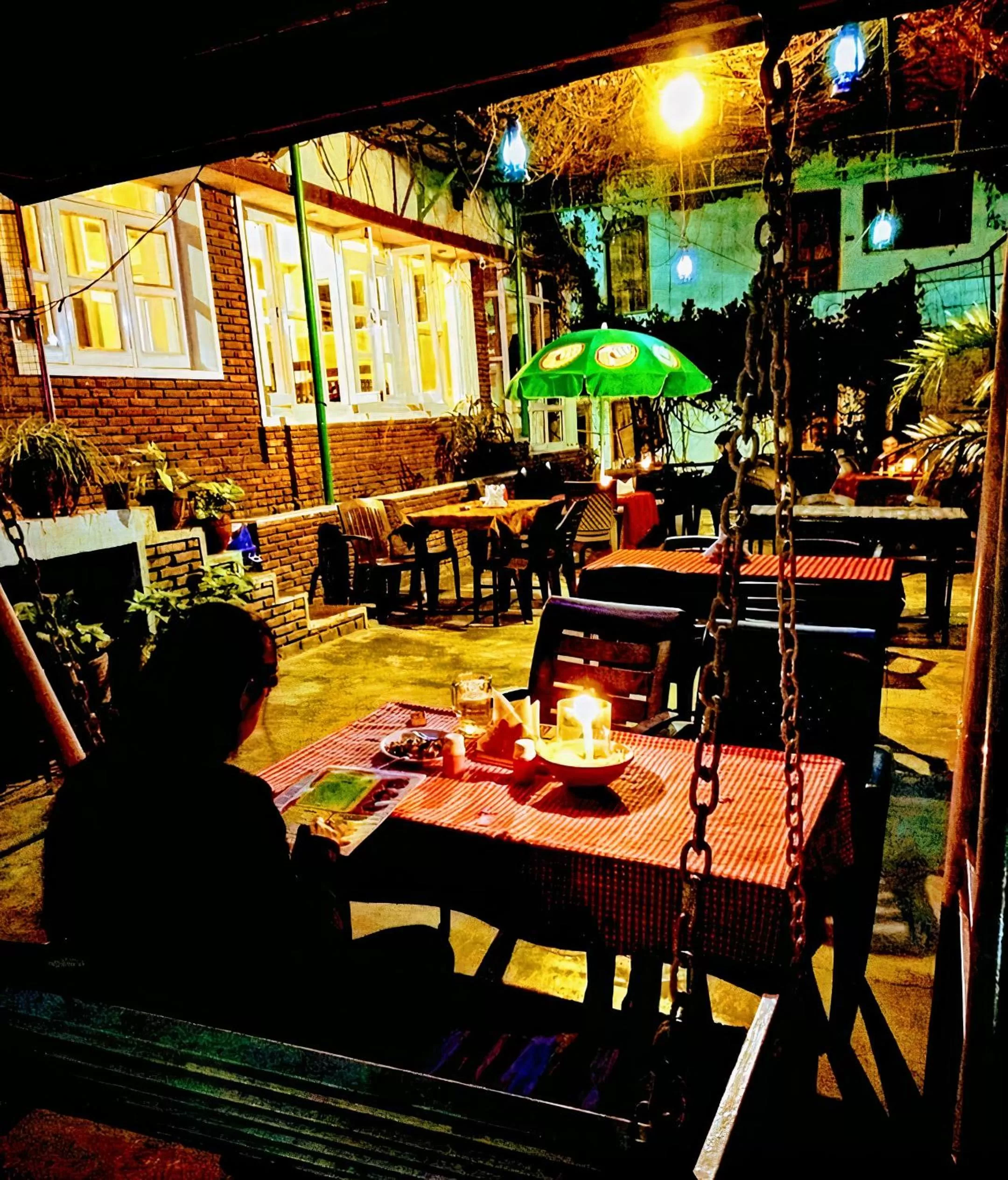 Restaurant/places to eat in Hill Top Swiss Cottage