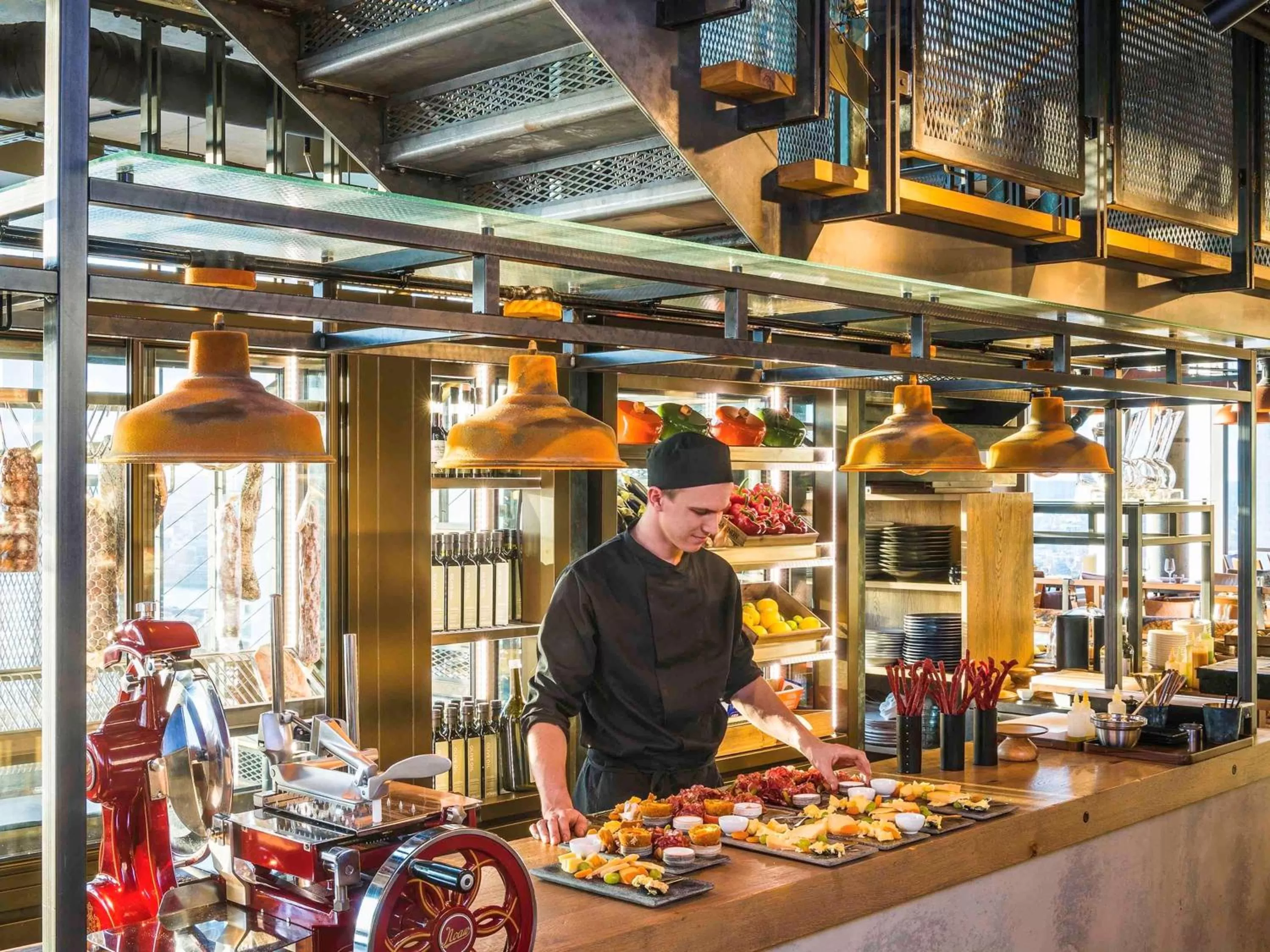 Restaurant/places to eat in Novotel London Canary Wharf