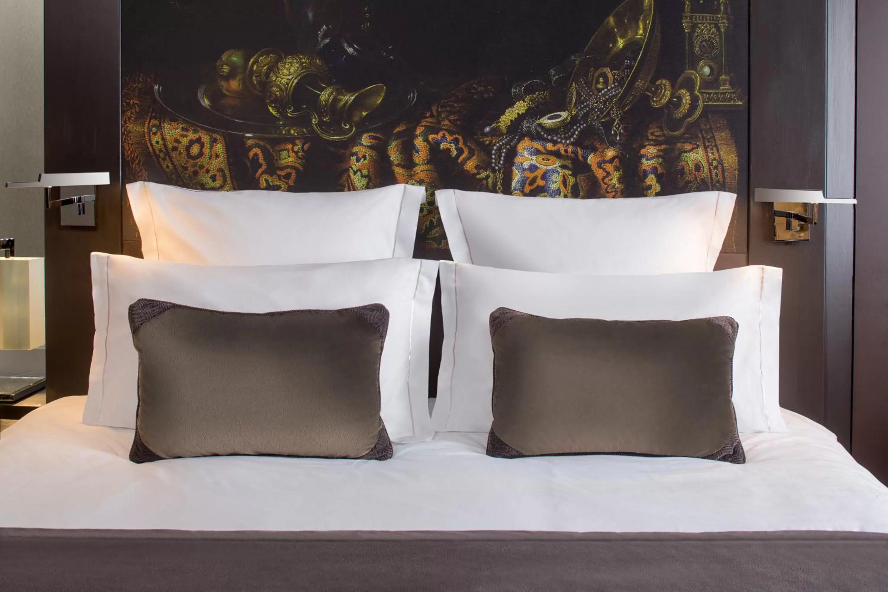 Bedroom, Bed in Jumeirah Lowndes London