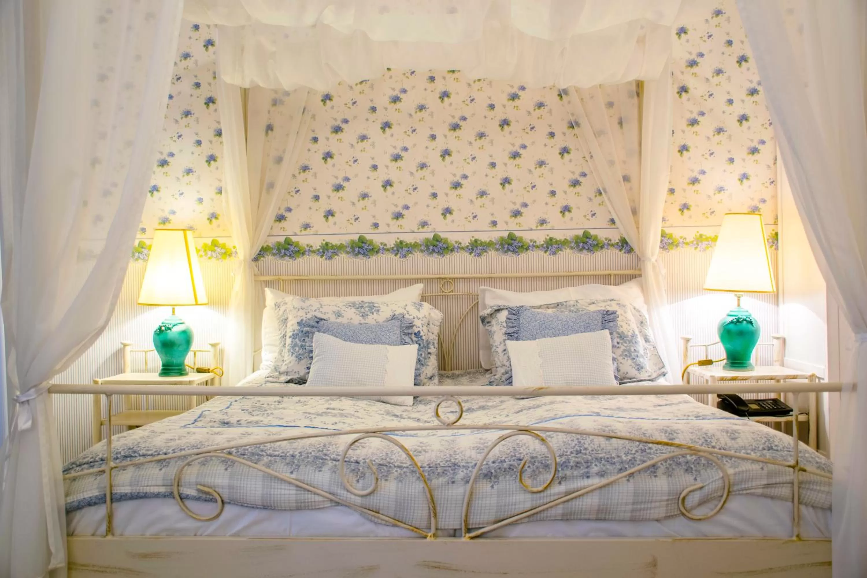 Photo of the whole room, Bed in Boutique Hotel Kugel Wien