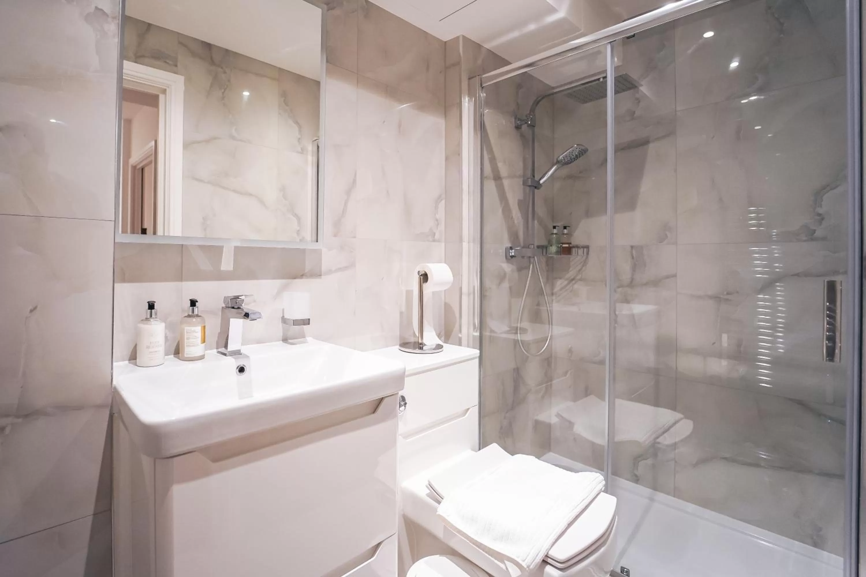 Shower, Bathroom in The Avonmore Olympia