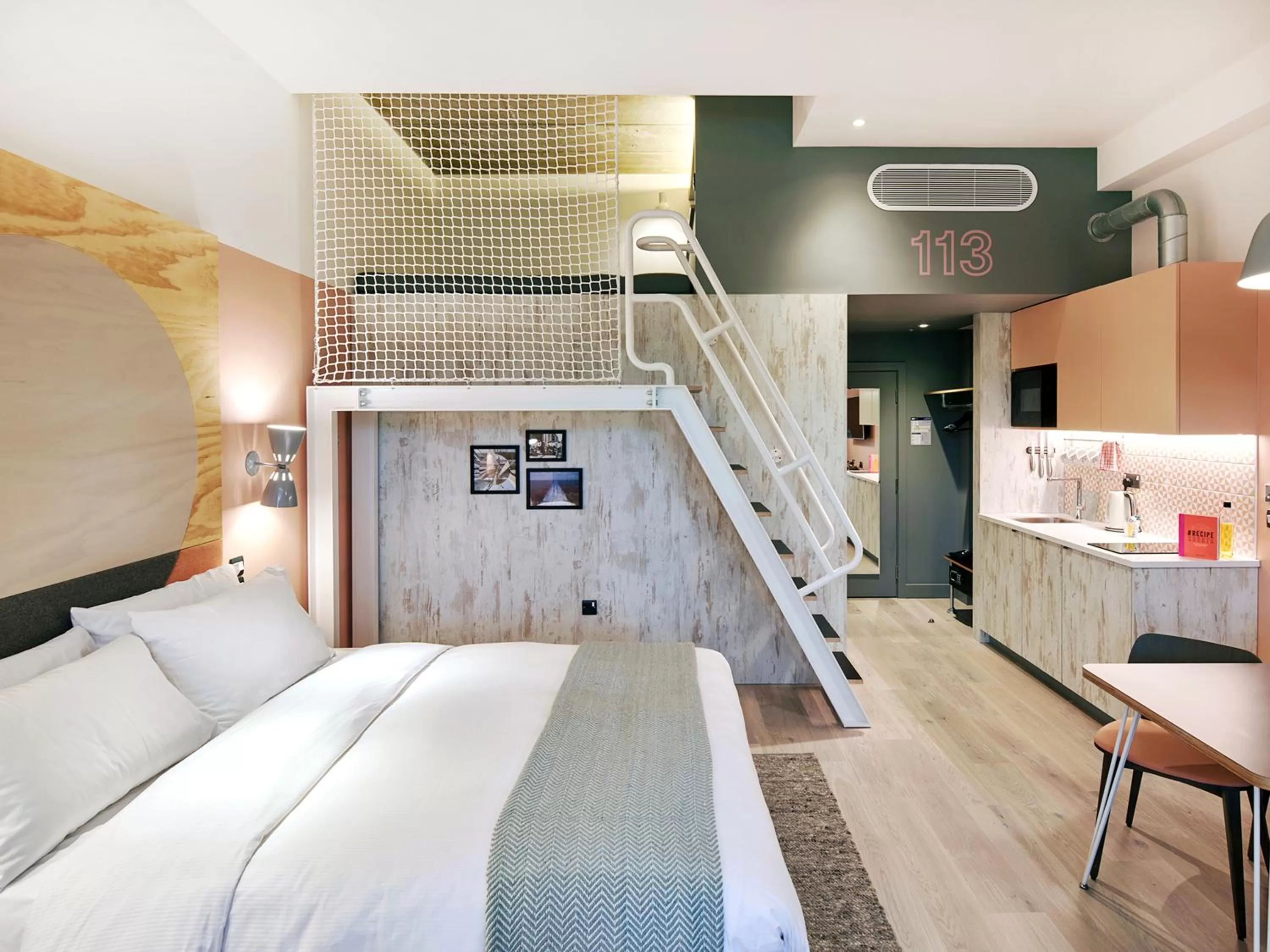 Bedroom, Bed in room2 Southampton Hometel