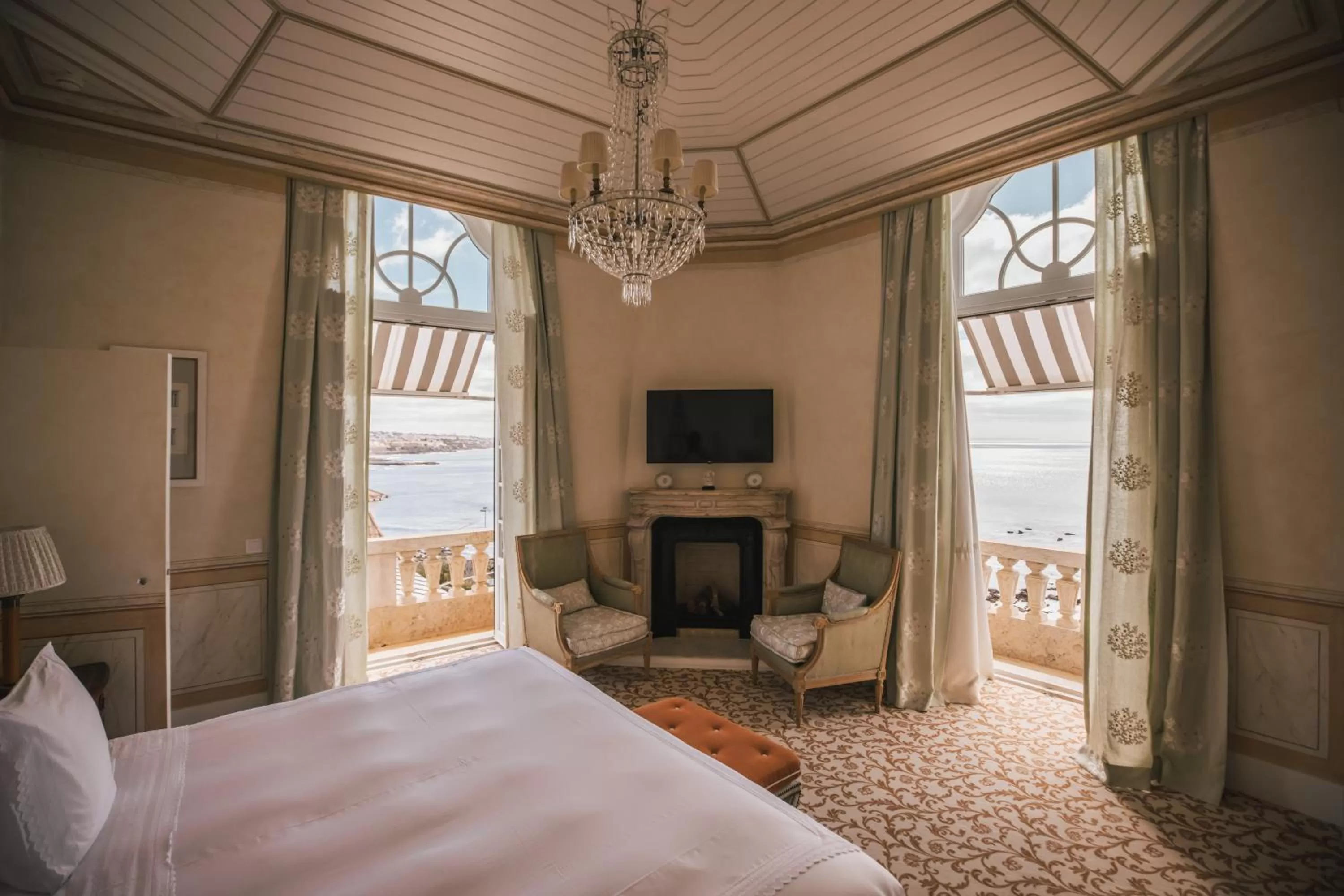 Sea view, Bed in Estoril Vintage Hotel