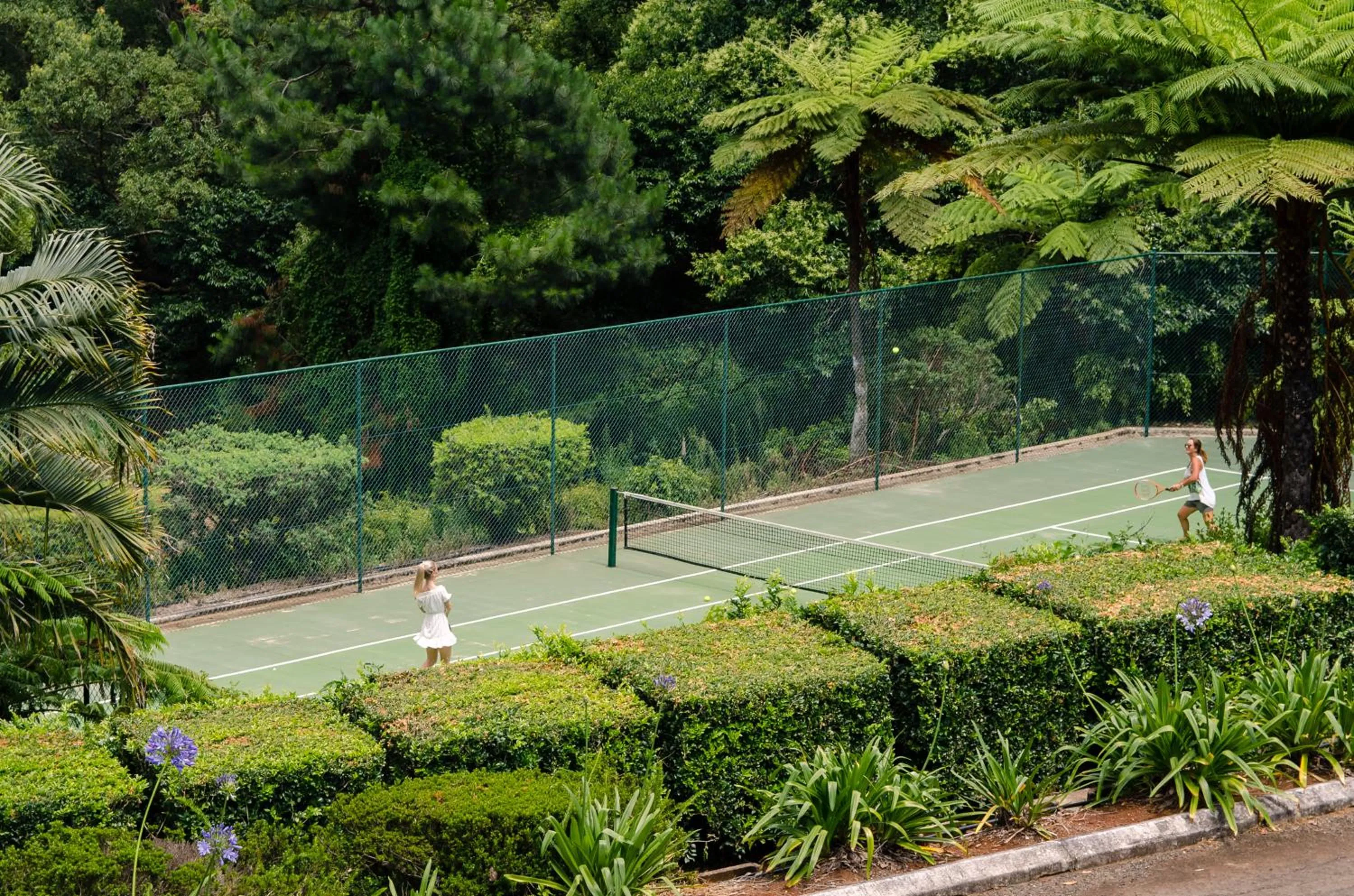 Tennis court in Montville Mountain Inn