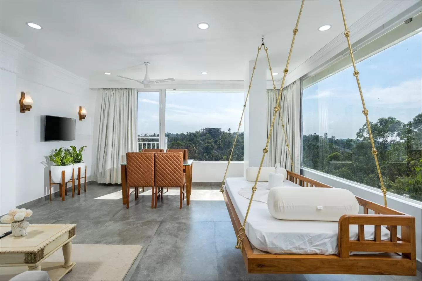 Communal lounge/ TV room in HOTEL WHITE HOUSE, Munnar