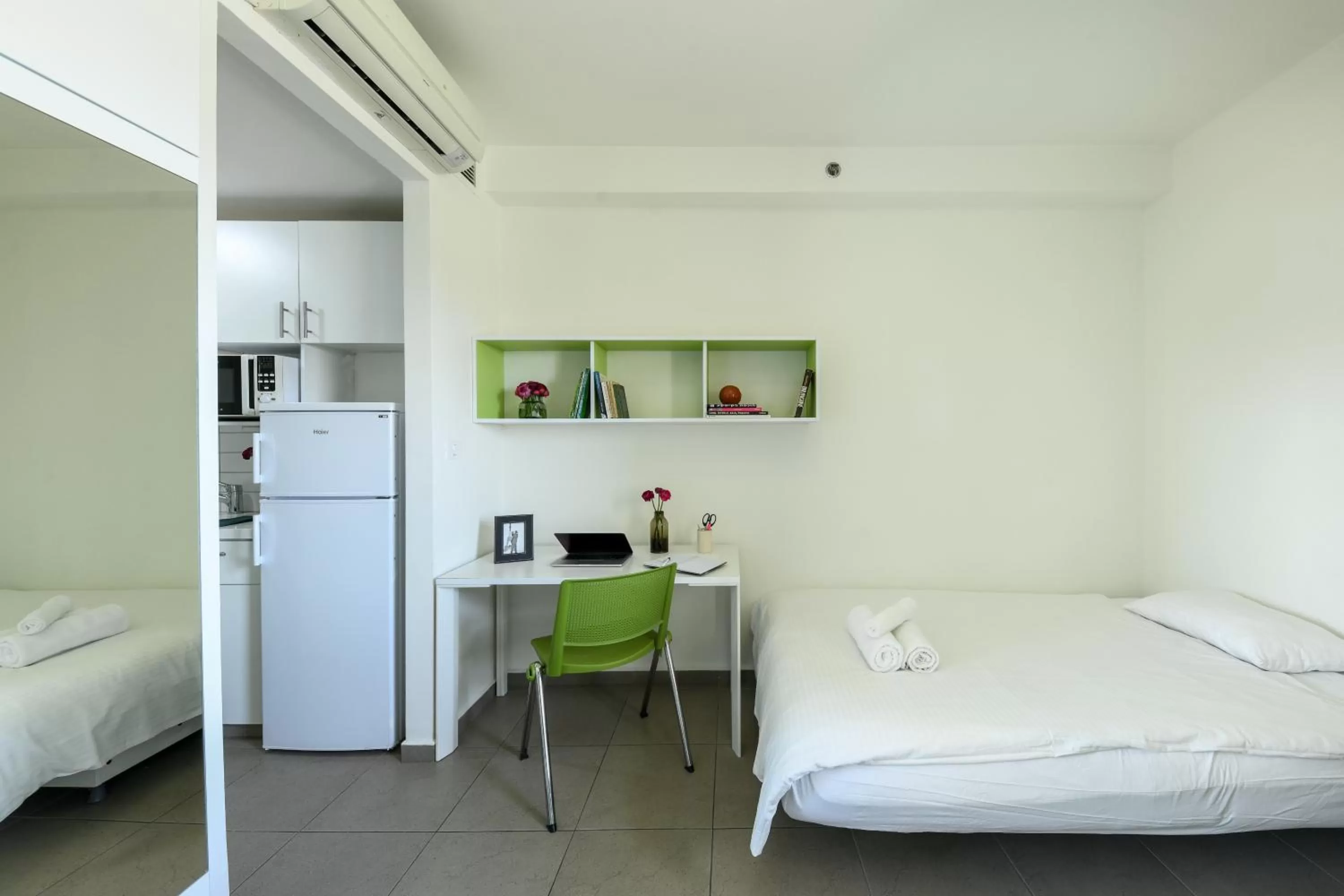 Bed in דירות גני תערוכה - TLV university apartments near Expo by Sea N' Rent