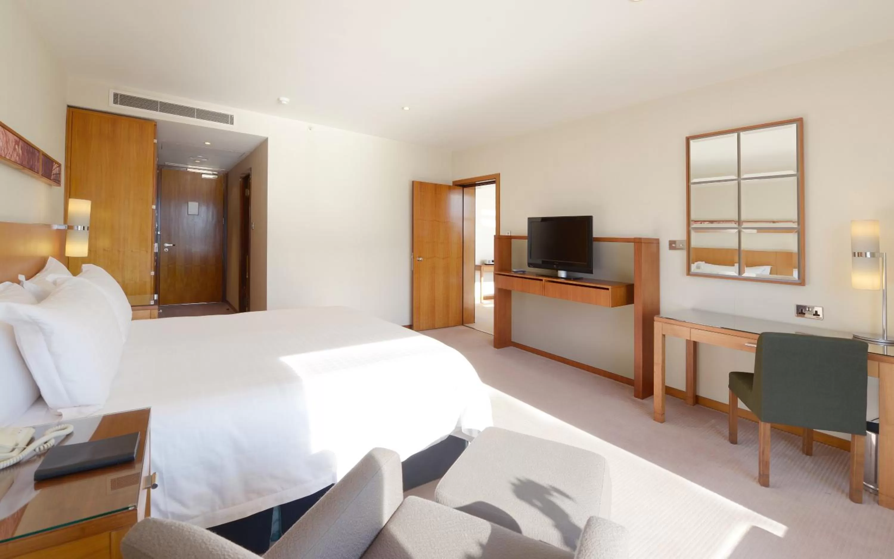 TV and multimedia, Bed in Canary Riverside Plaza Hotel