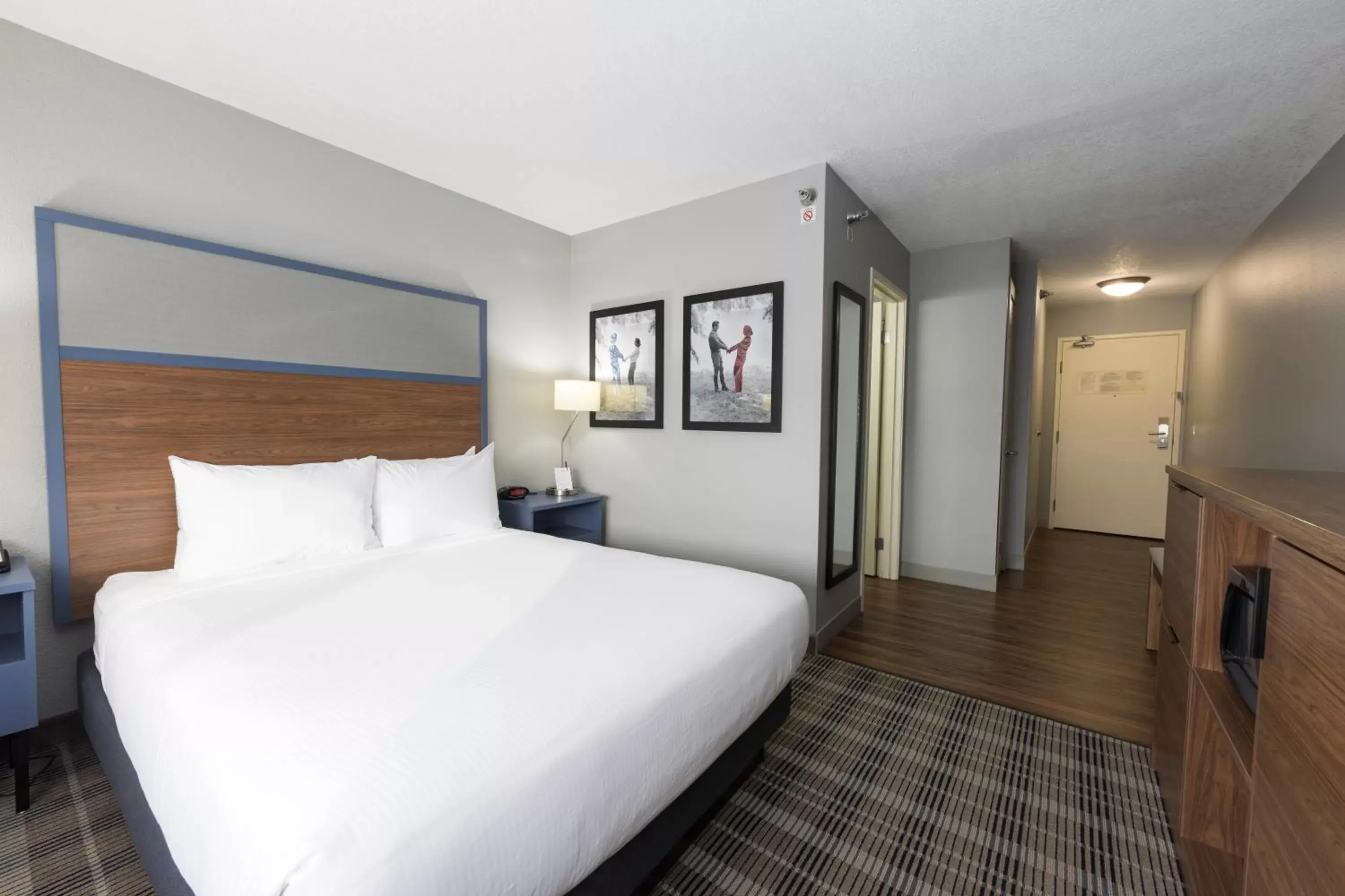 Queen Room - Non-Smoking in AmericInn by Wyndham Duluth Queen Room - Non-Smoking in AmericInn by Wyndham Duluth